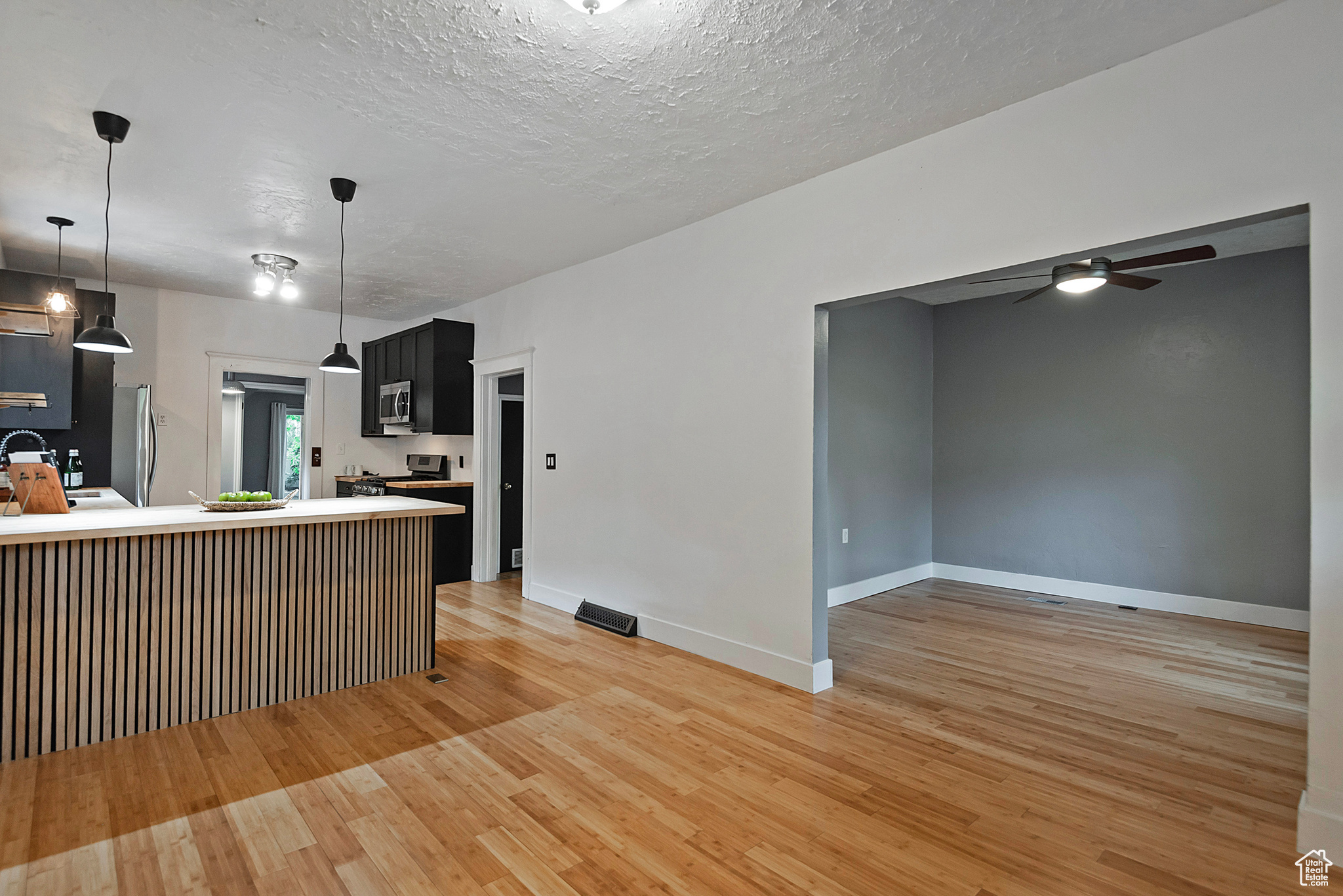 1172 E BRYAN AVE