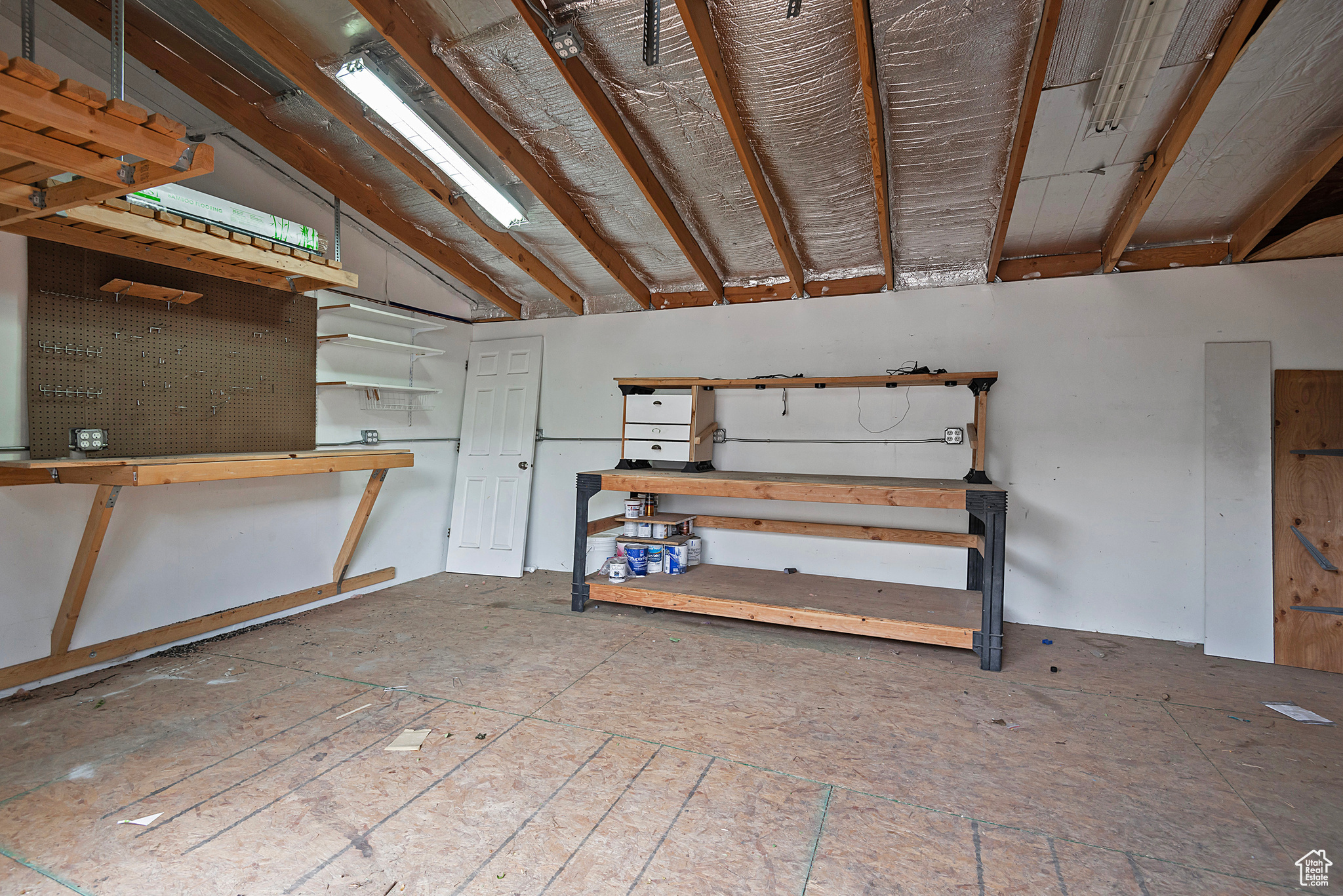 1172 E BRYAN AVE