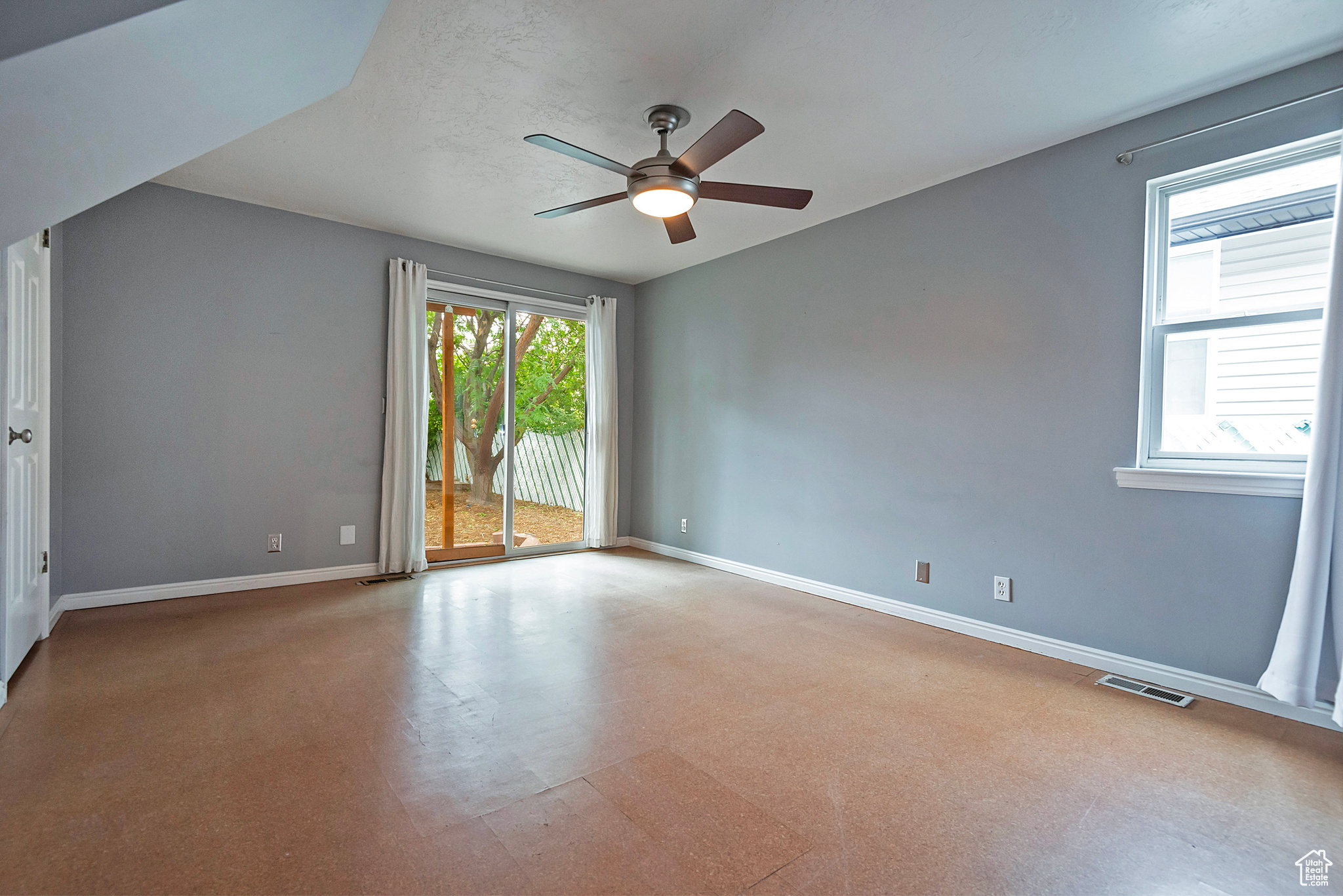 1172 E BRYAN AVE