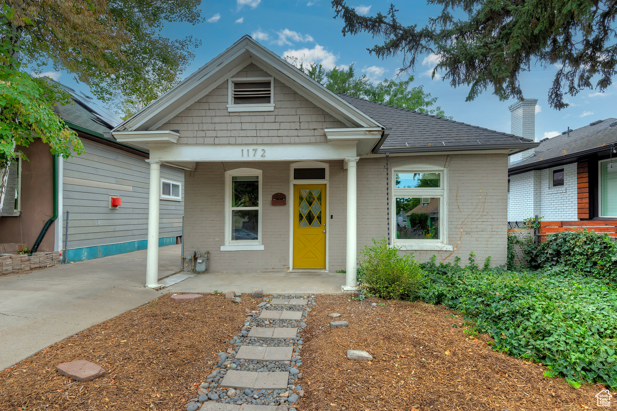 1172 E BRYAN AVE