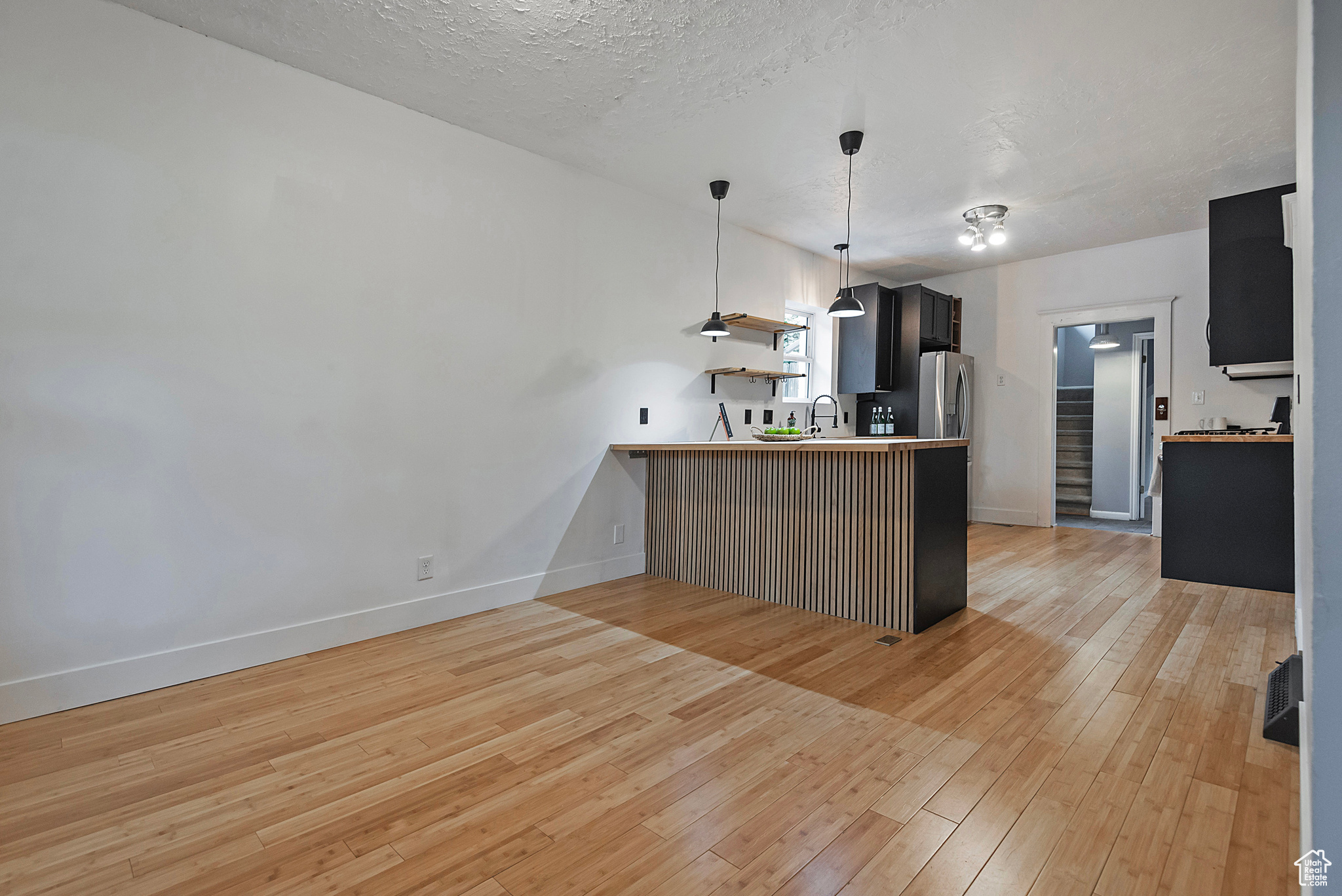 1172 E BRYAN AVE