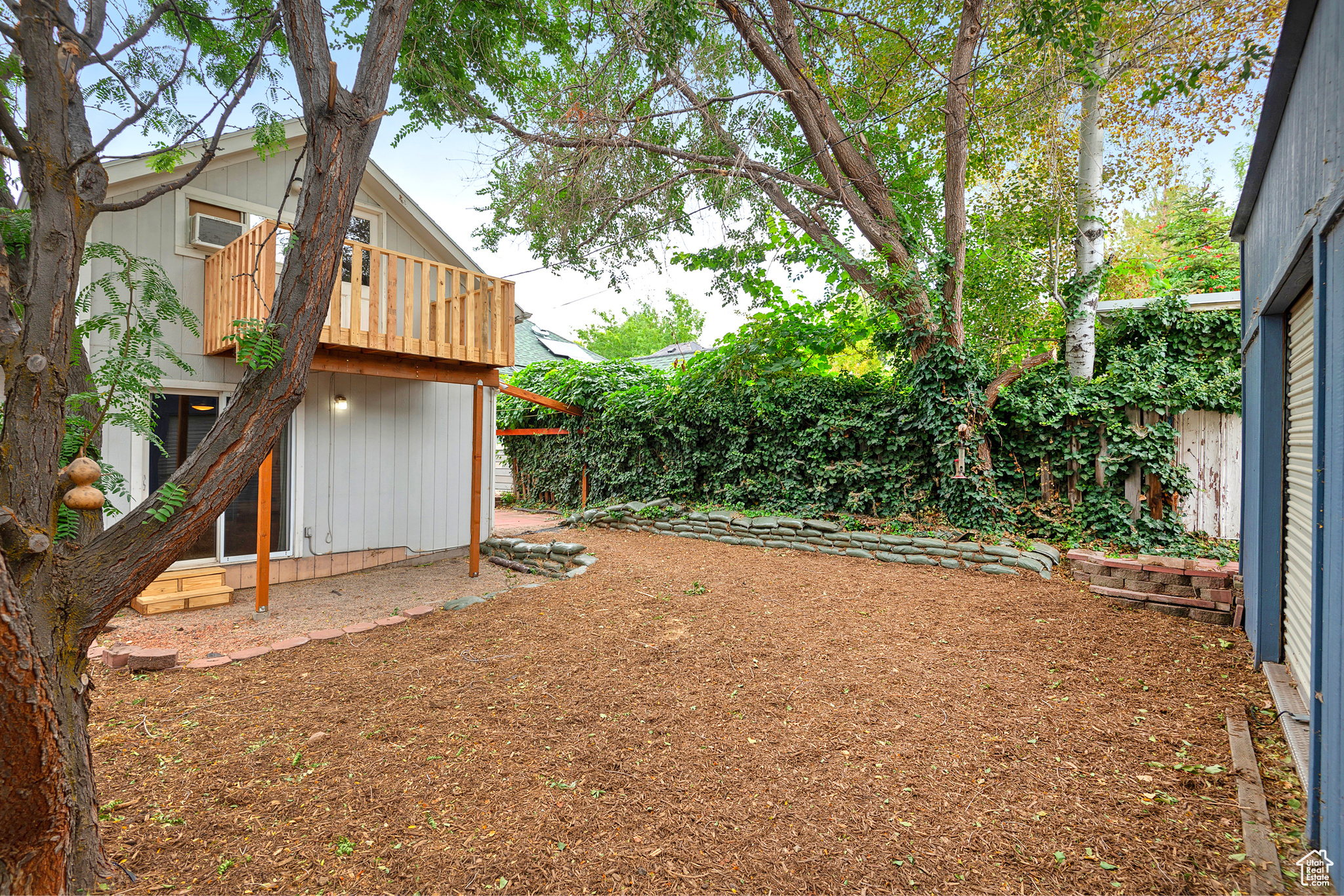 1172 E BRYAN AVE
