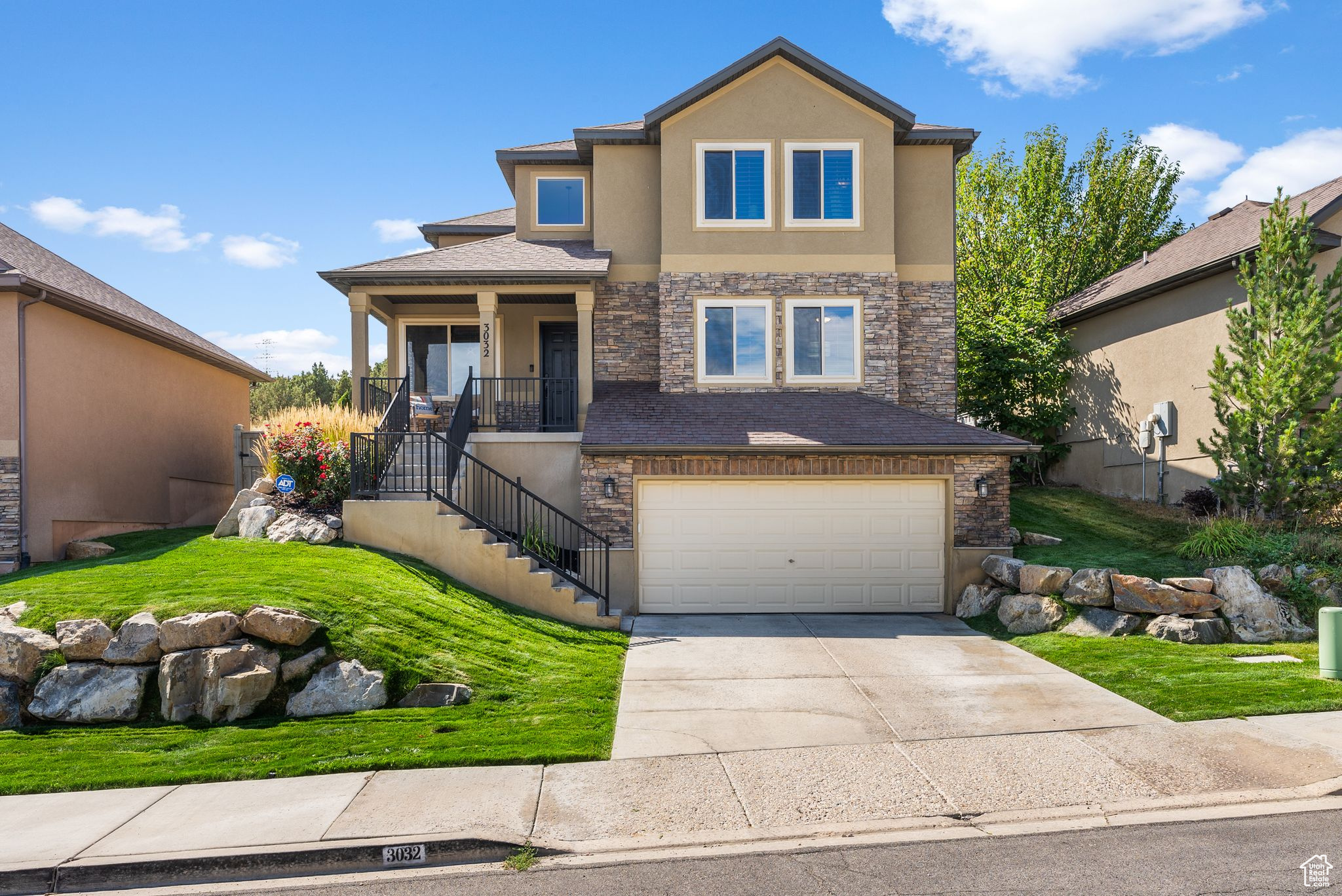 3032 E LOOKOUT DR