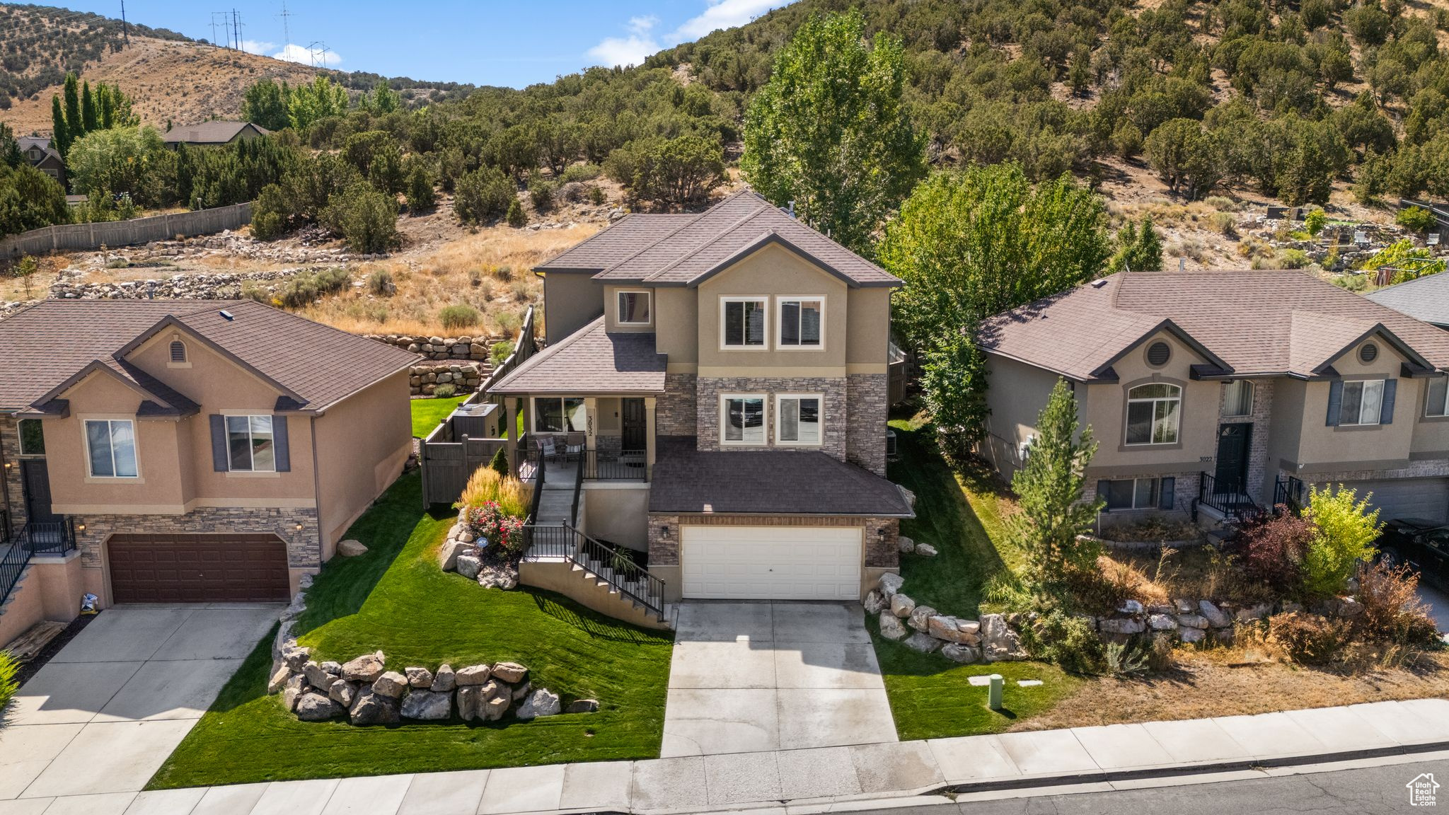 3032 E LOOKOUT DR