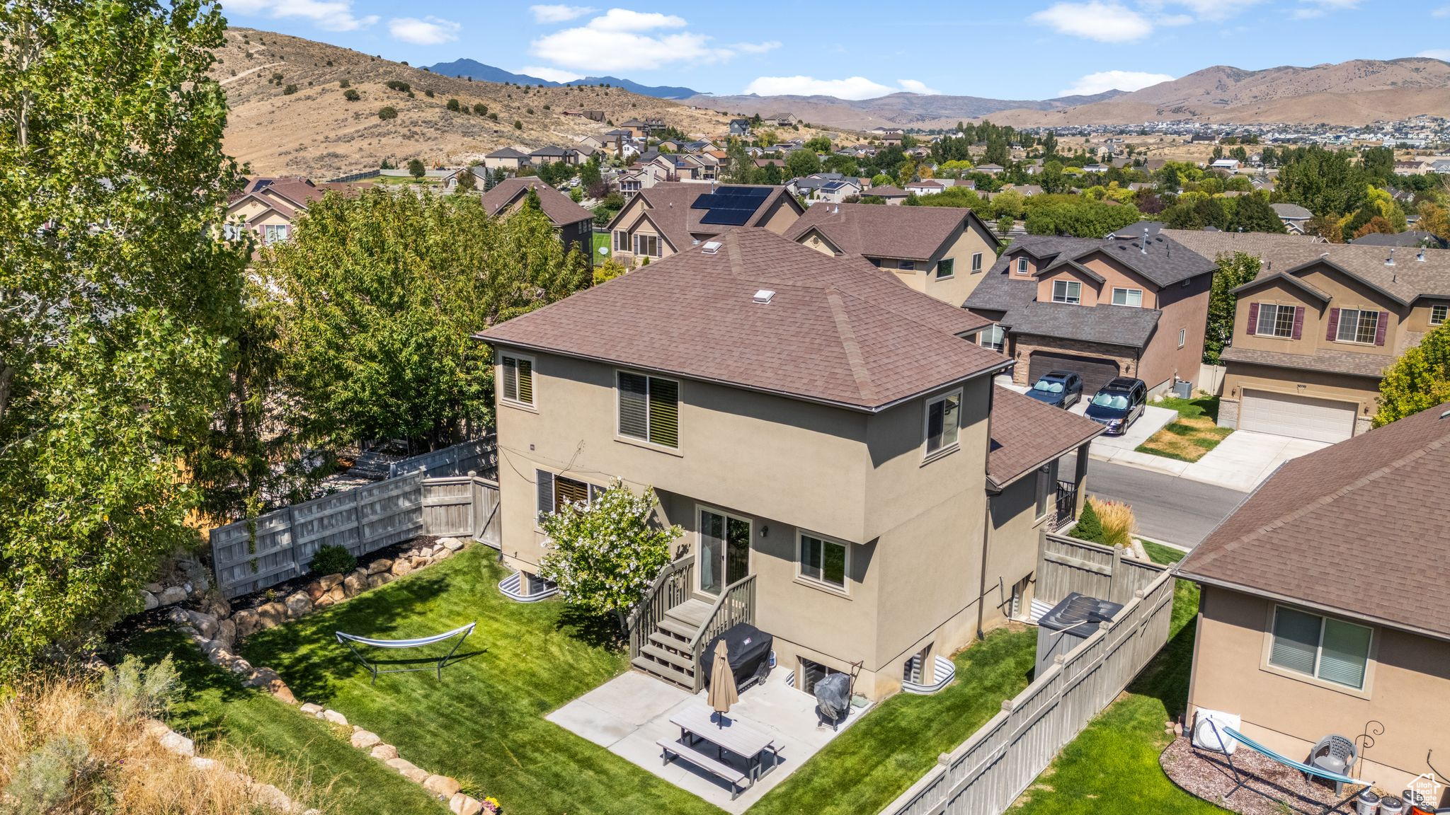 3032 E LOOKOUT DR