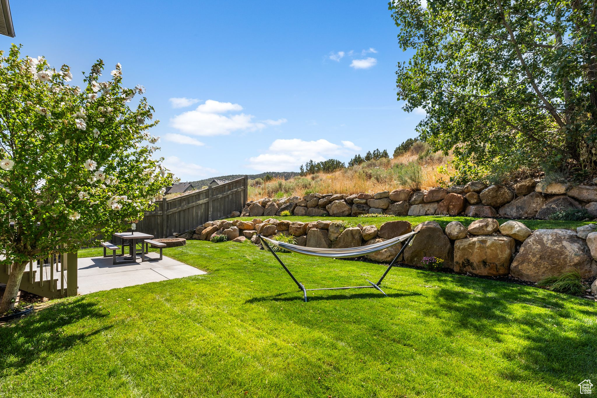 3032 E LOOKOUT DR