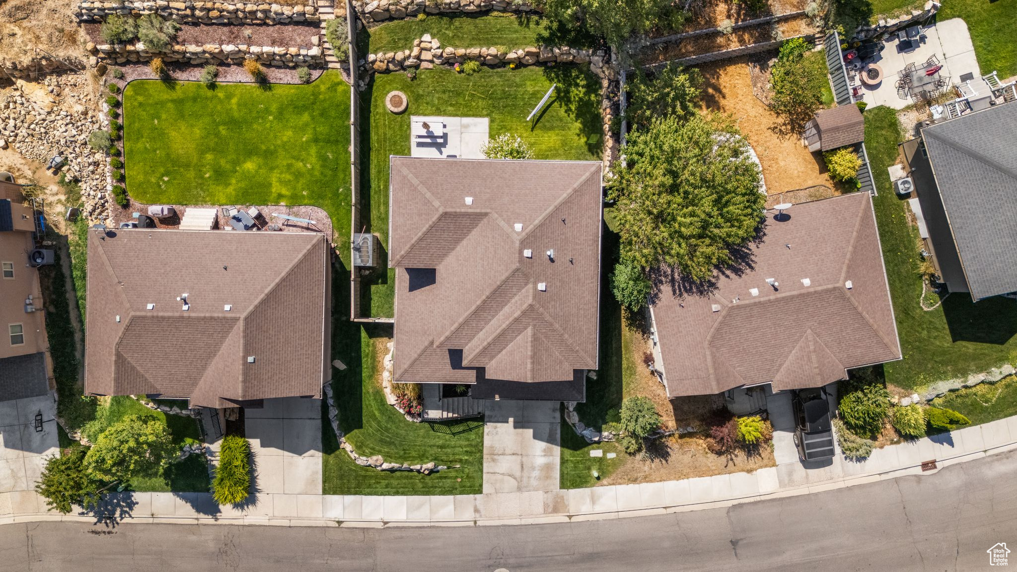 3032 E LOOKOUT DR
