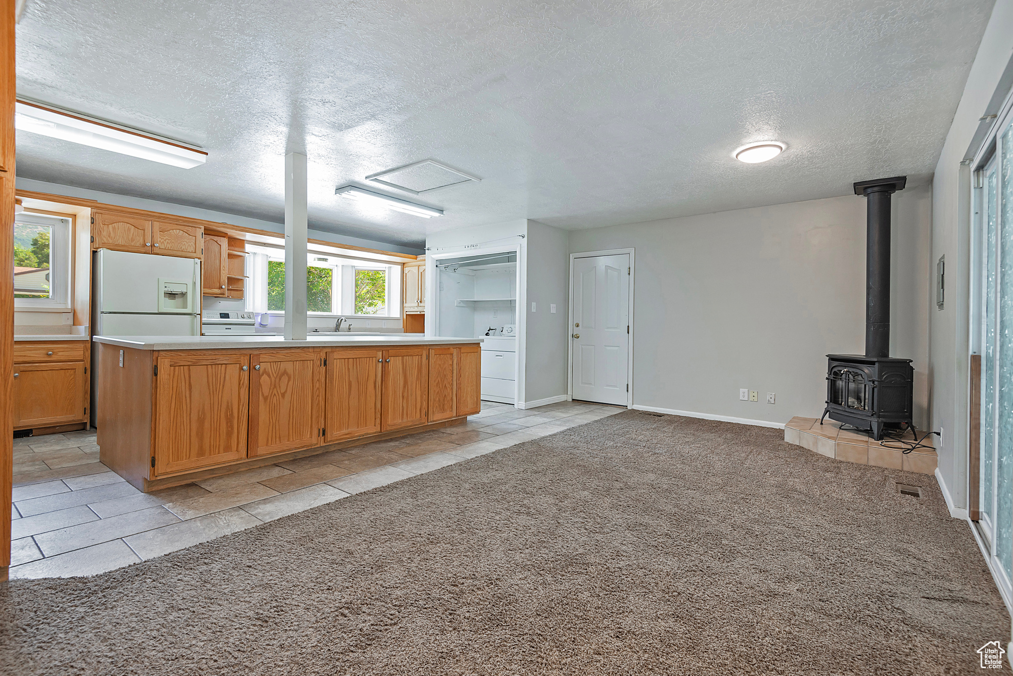 2862 E PAMELA DR