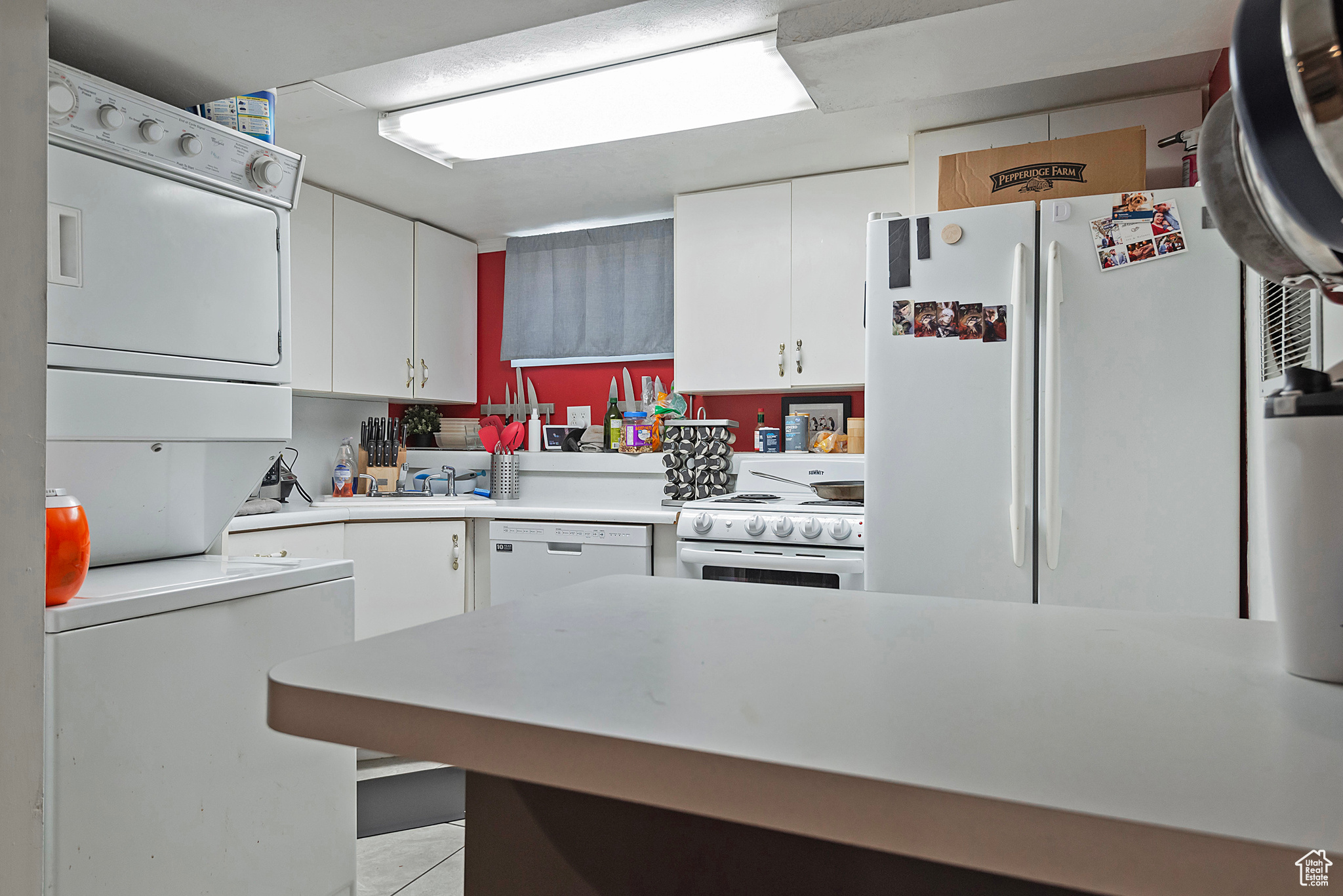 2862 E PAMELA DR