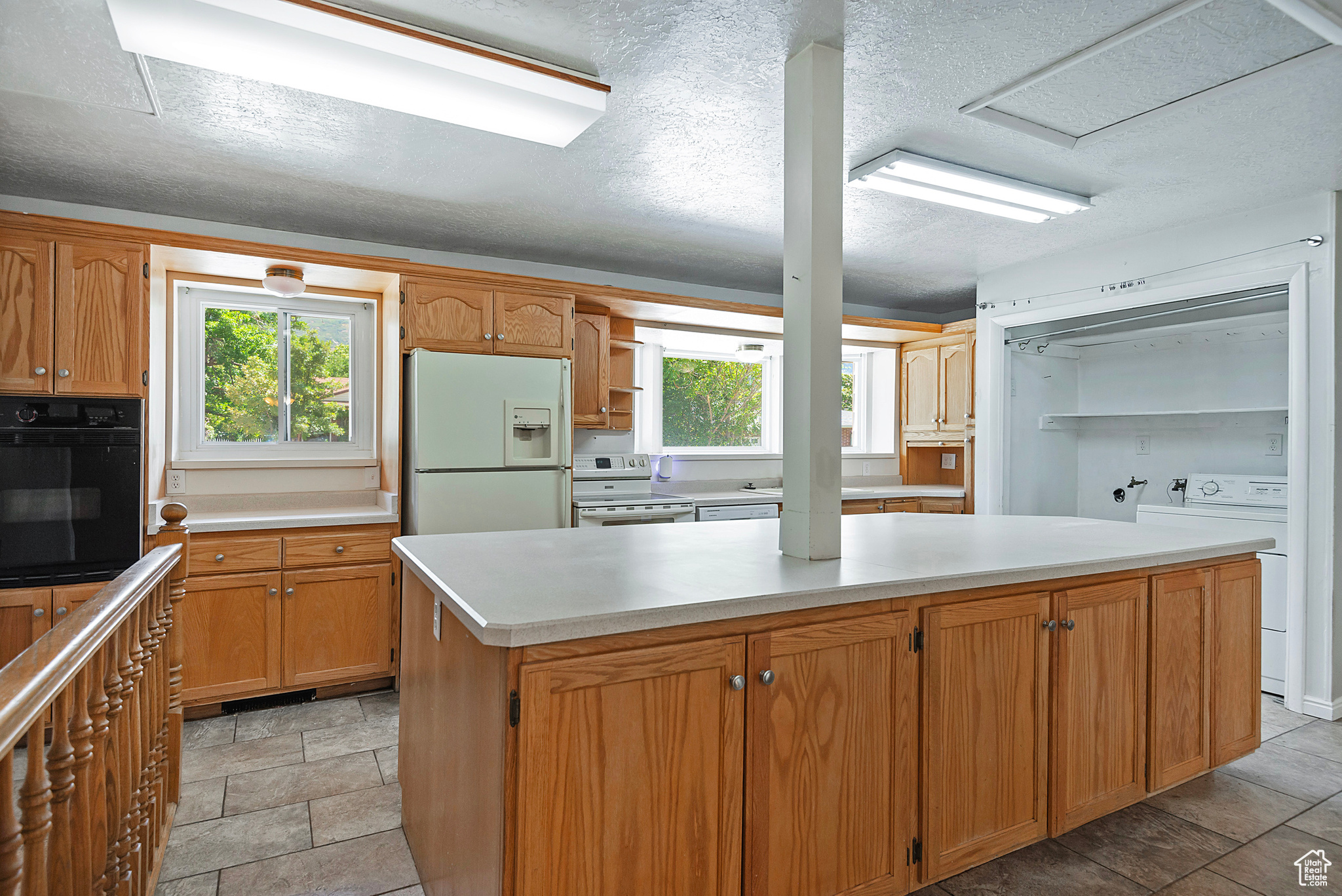 2862 E PAMELA DR