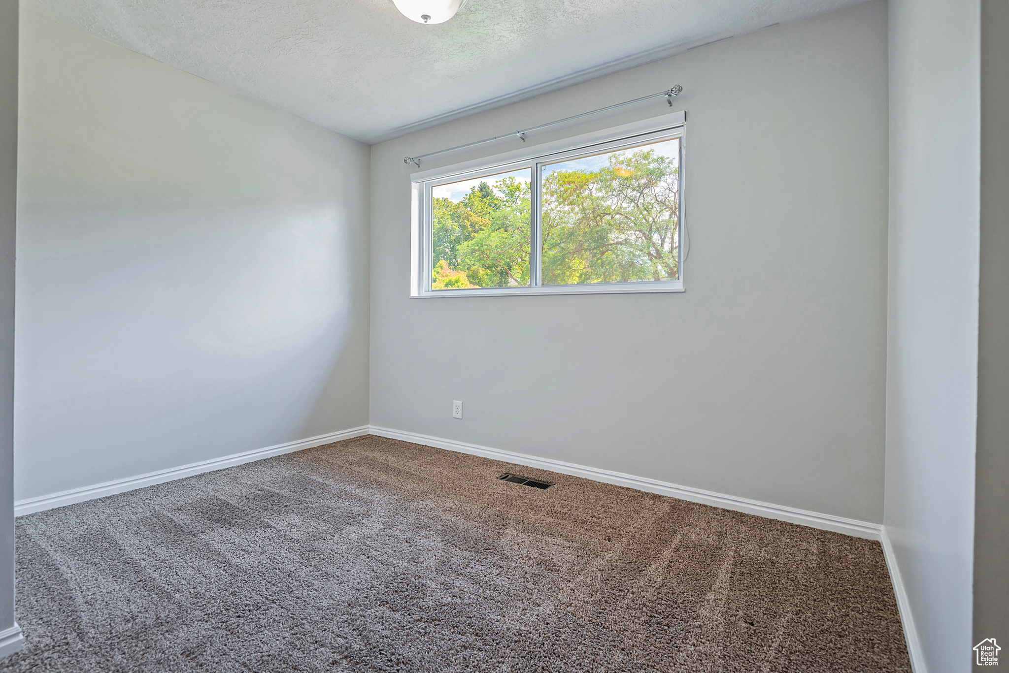 2862 E PAMELA DR
