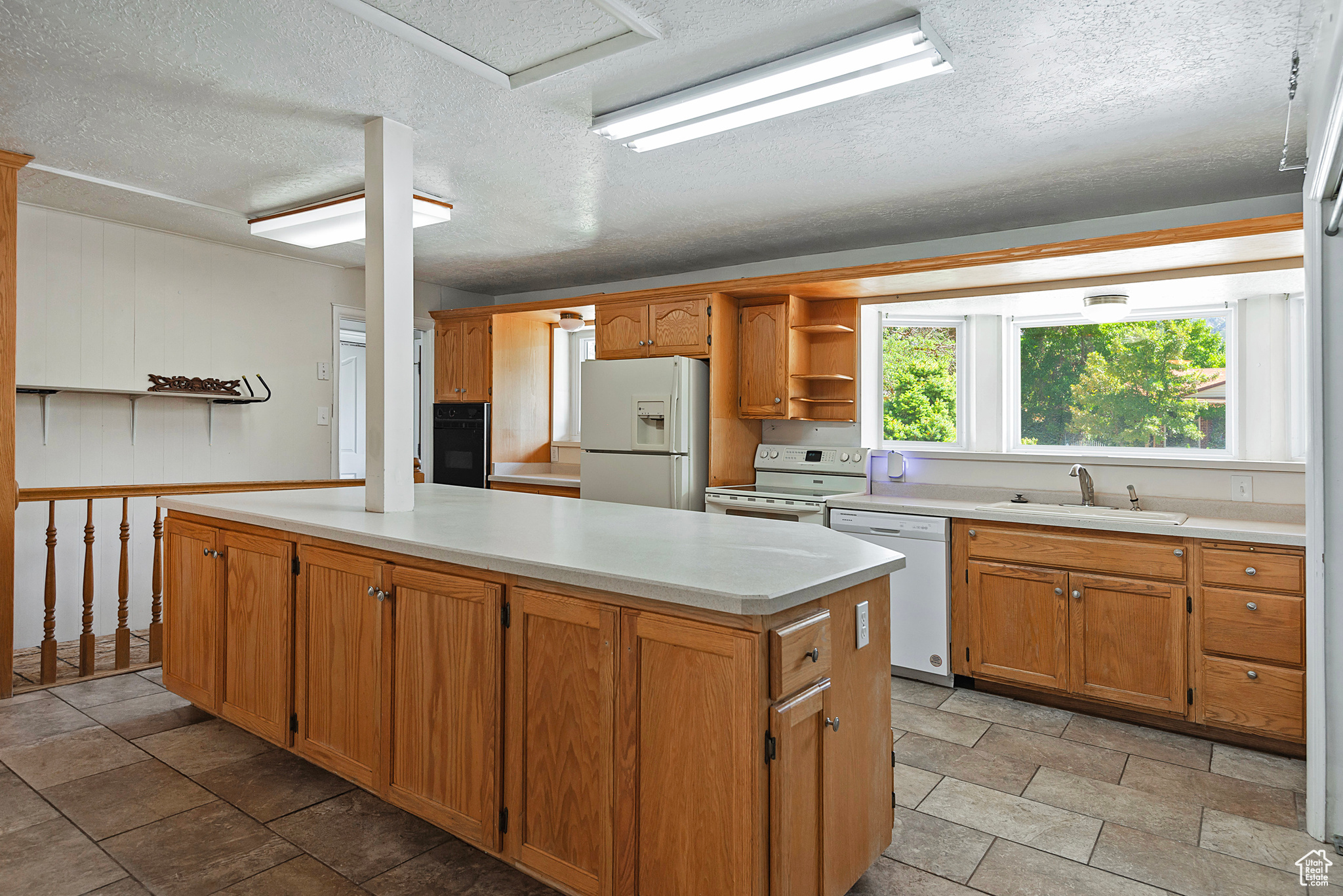 2862 E PAMELA DR