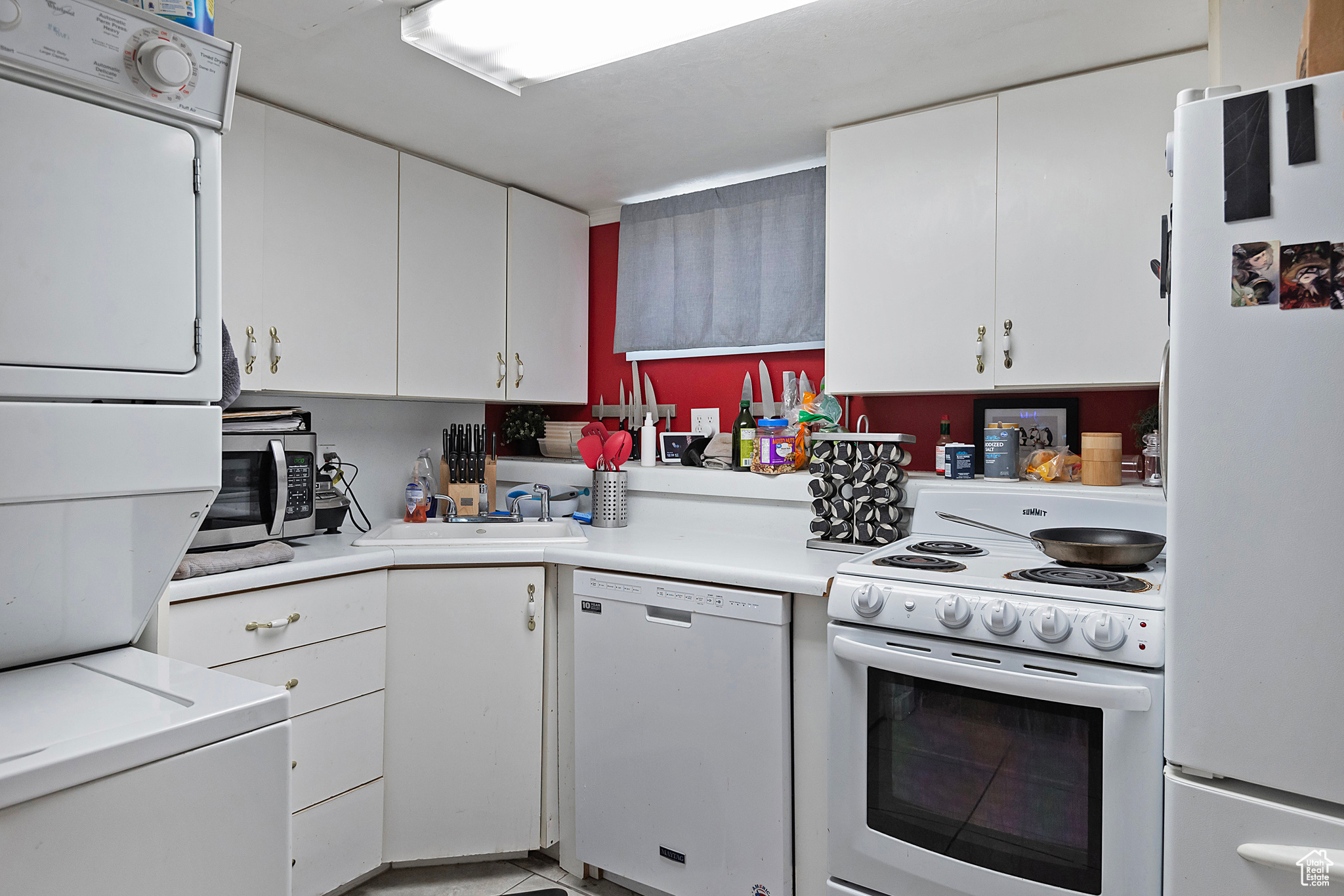 2862 E PAMELA DR