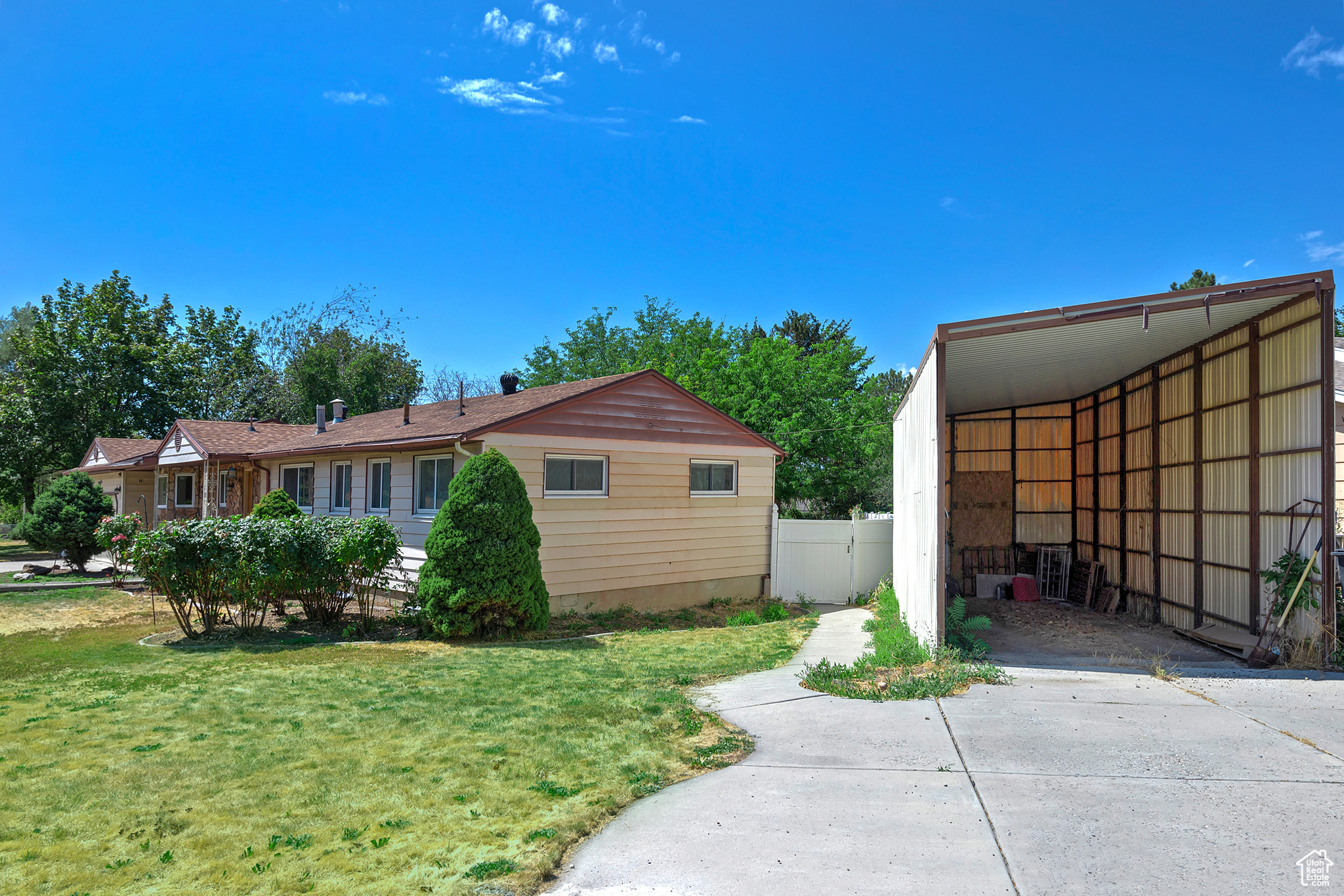 2862 E PAMELA DR