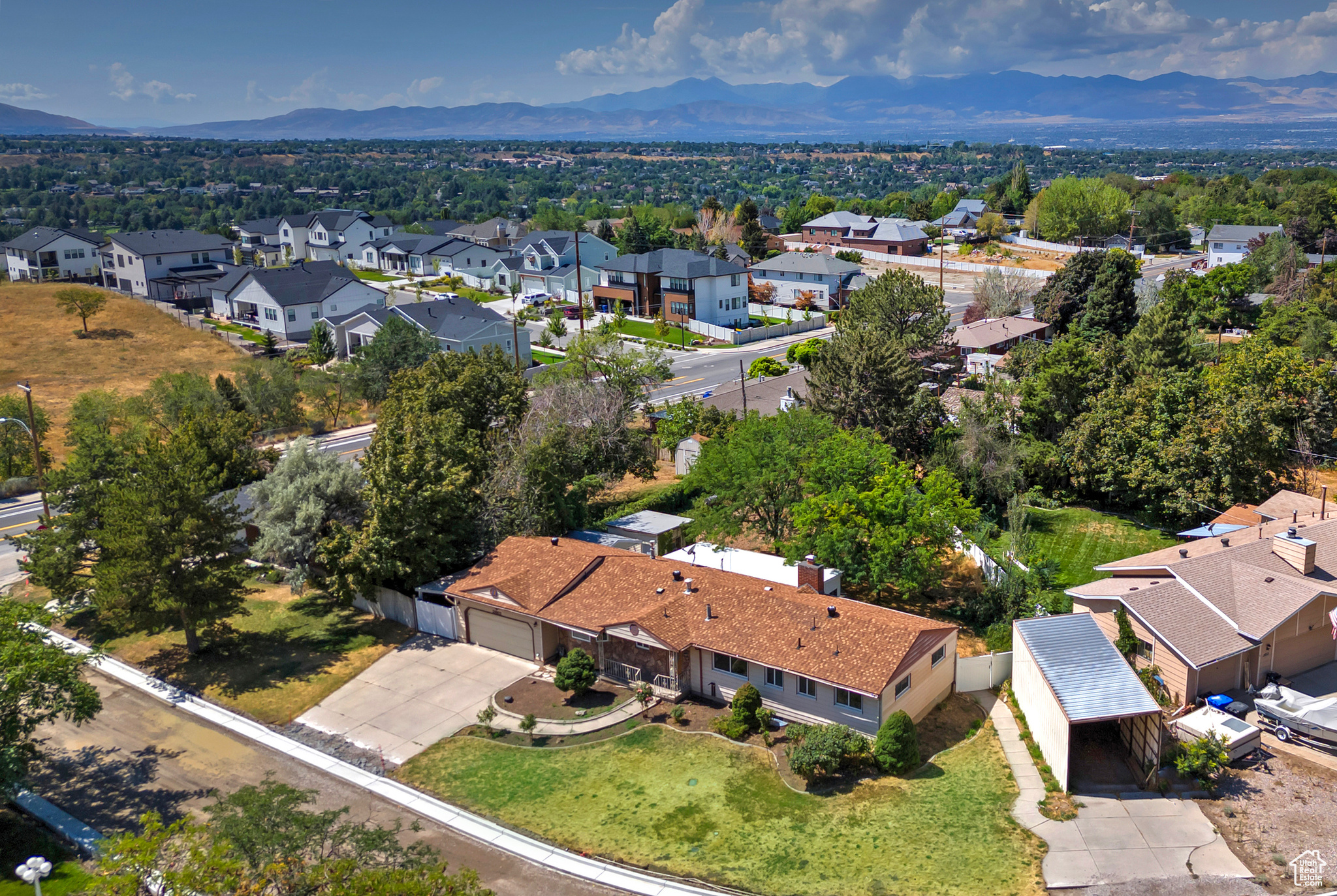 2862 E PAMELA DR