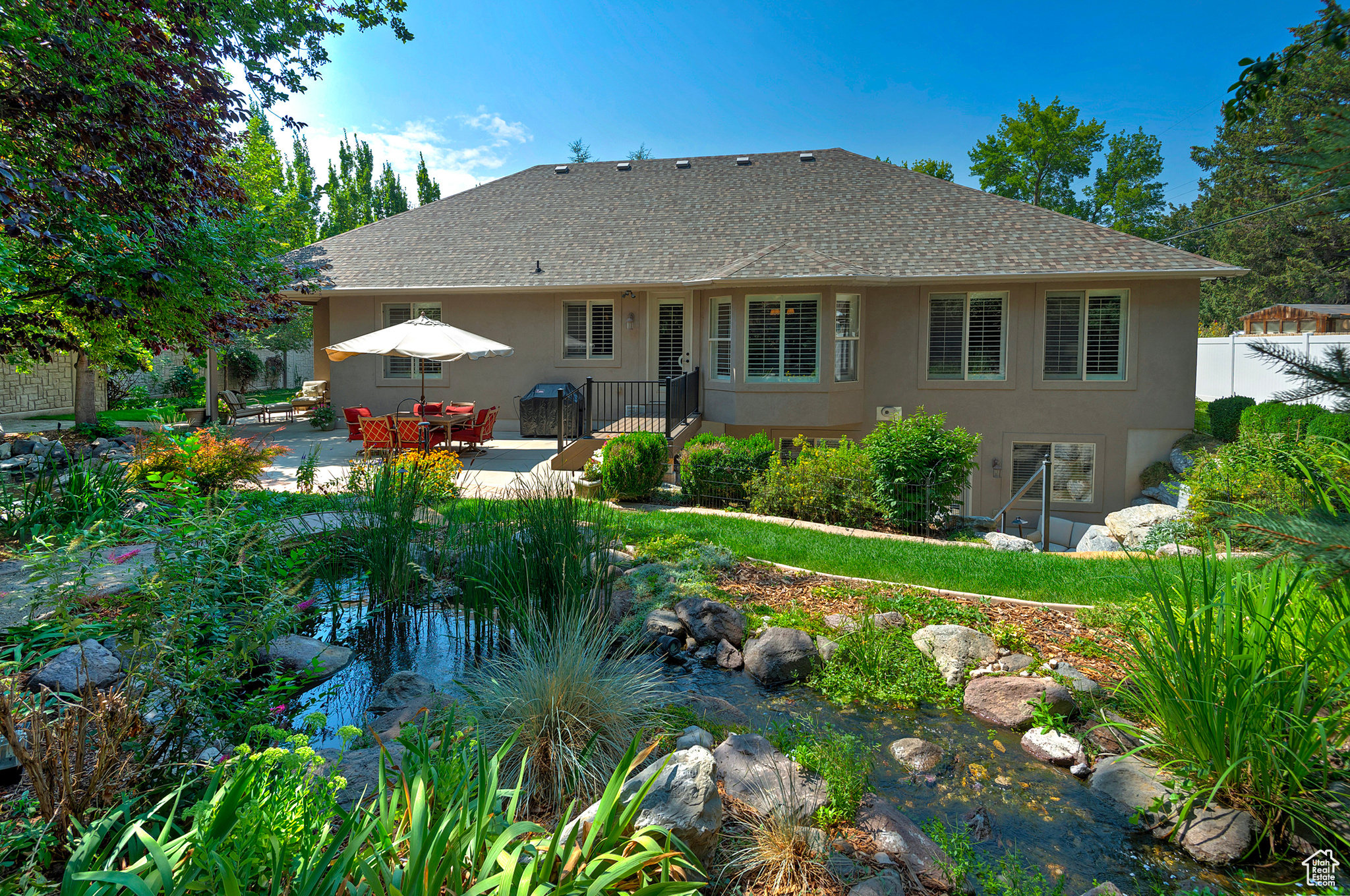 2221 E FISHER LN