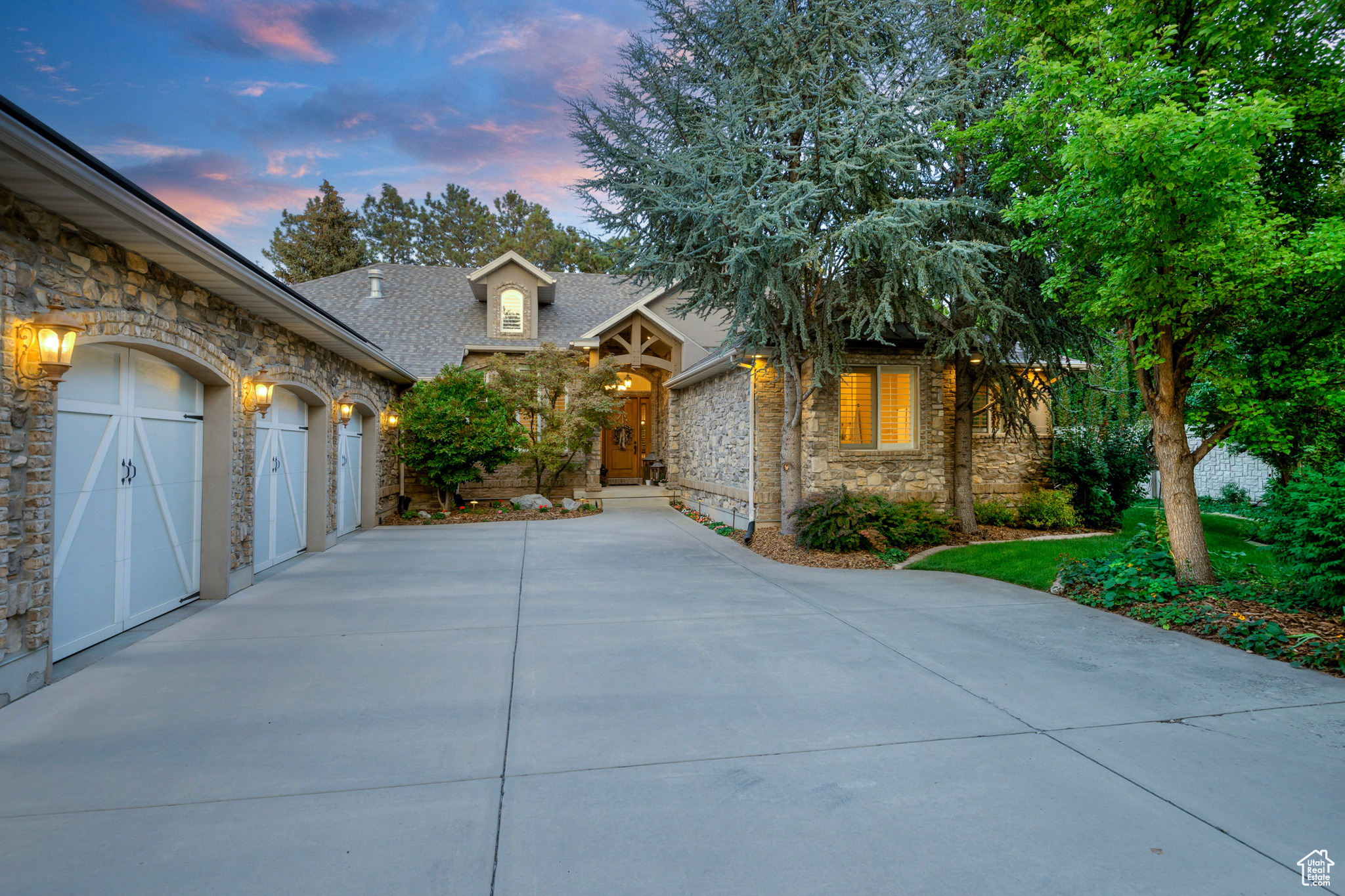 2221 E FISHER LN