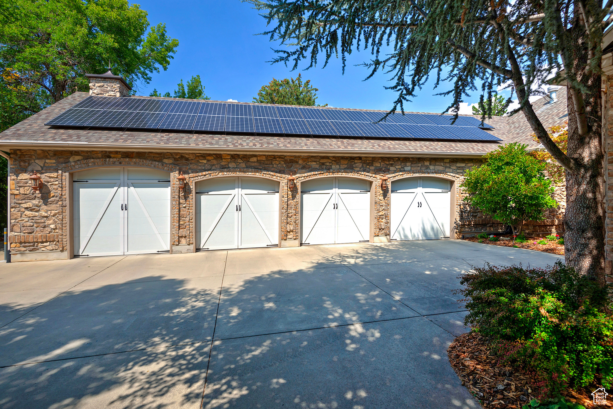 2221 E FISHER LN
