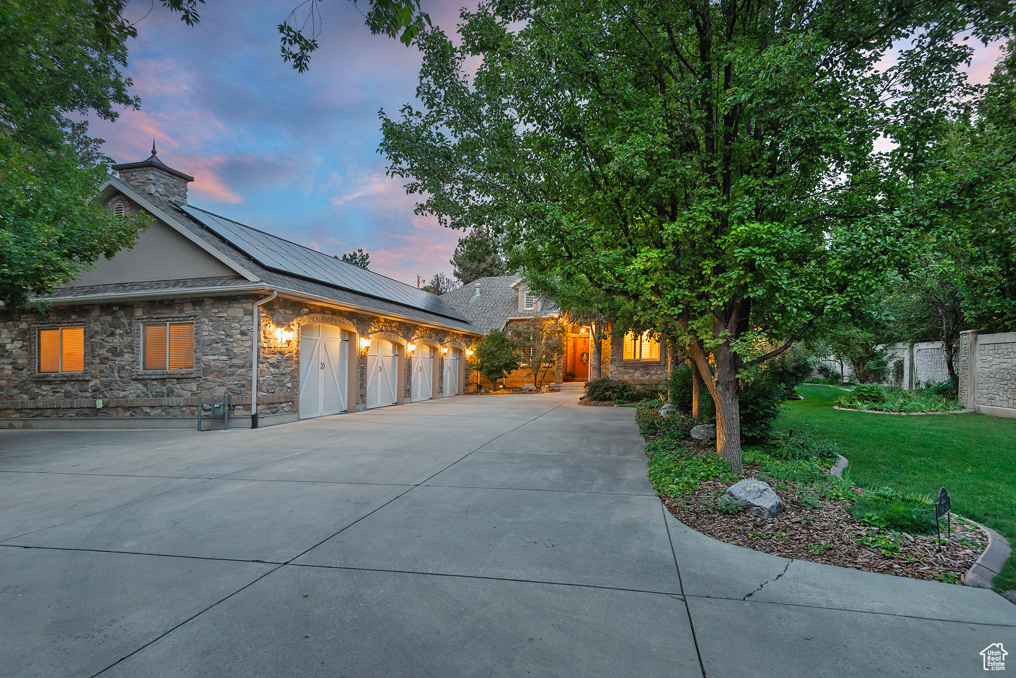 2221 E FISHER LN