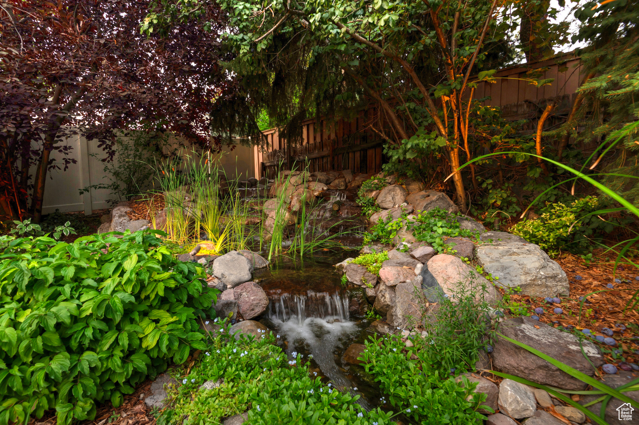 2221 E FISHER LN