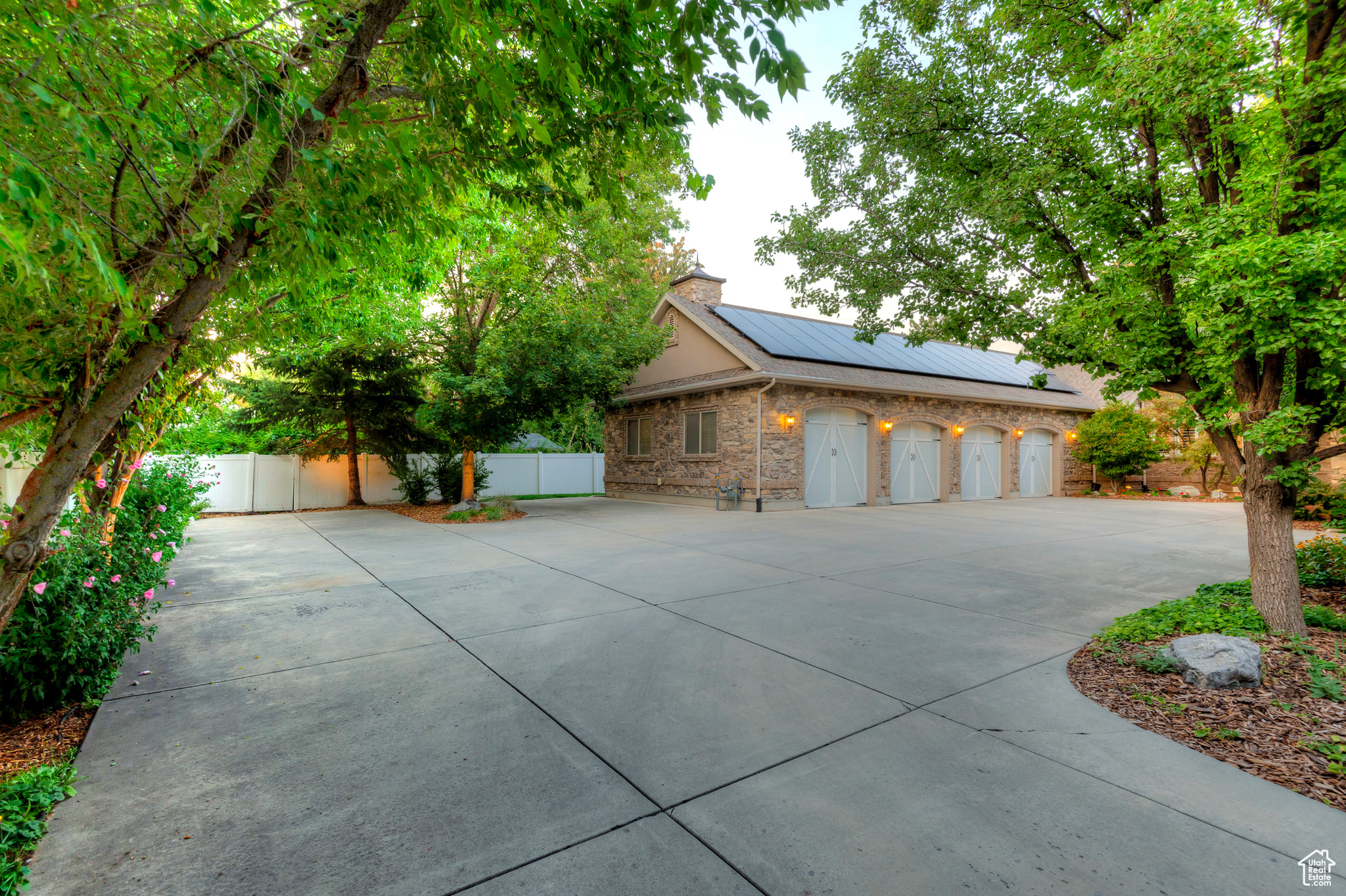 2221 E FISHER LN