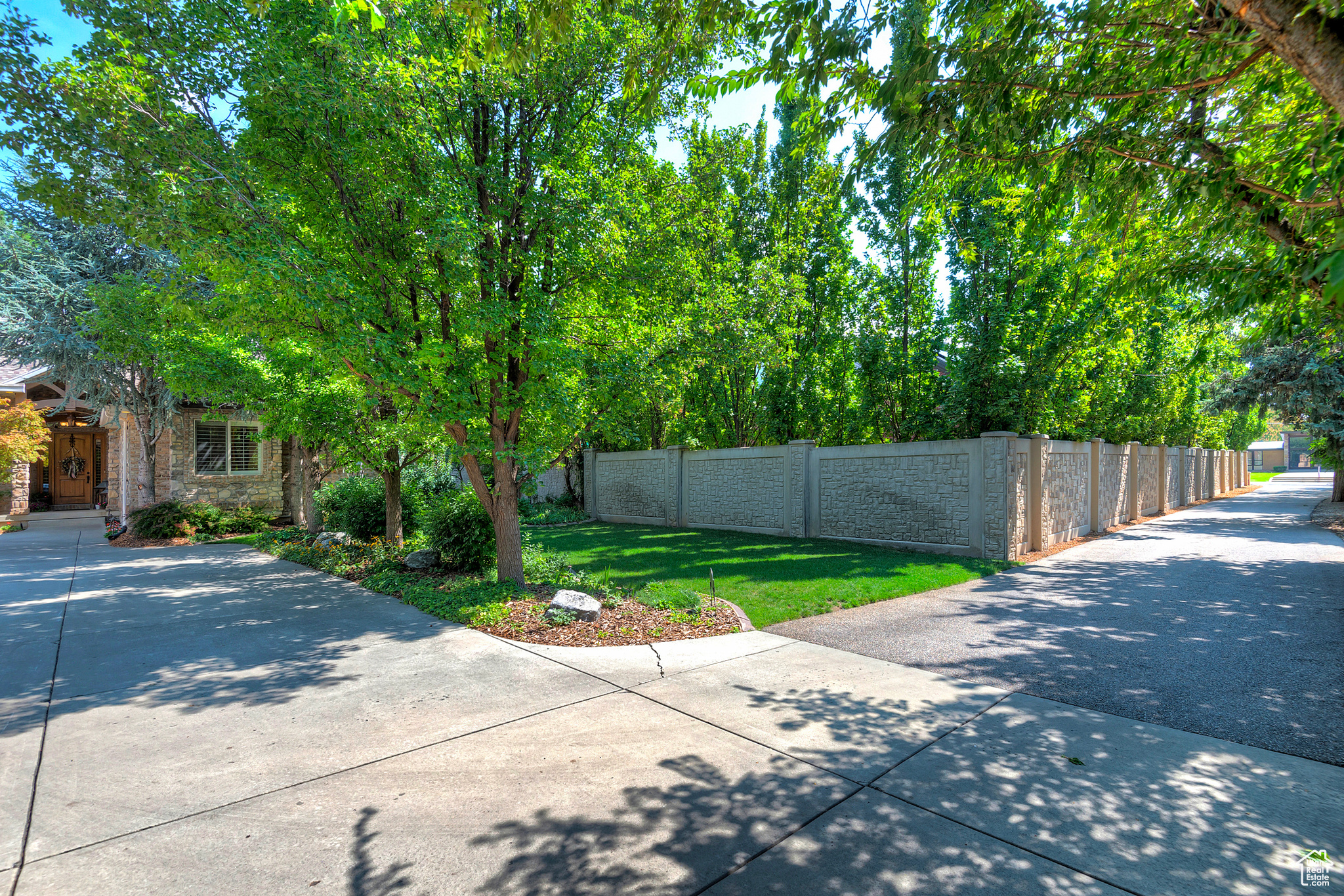 2221 E FISHER LN