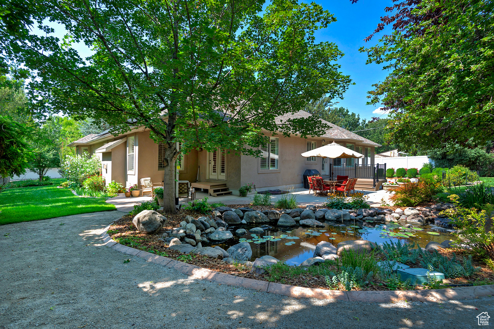 2221 E FISHER LN