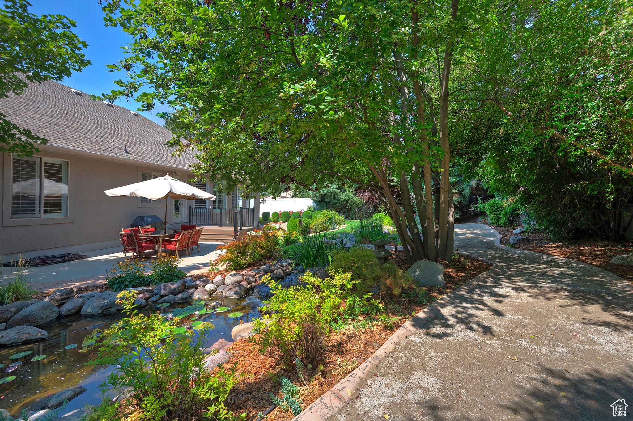 2221 E FISHER LN