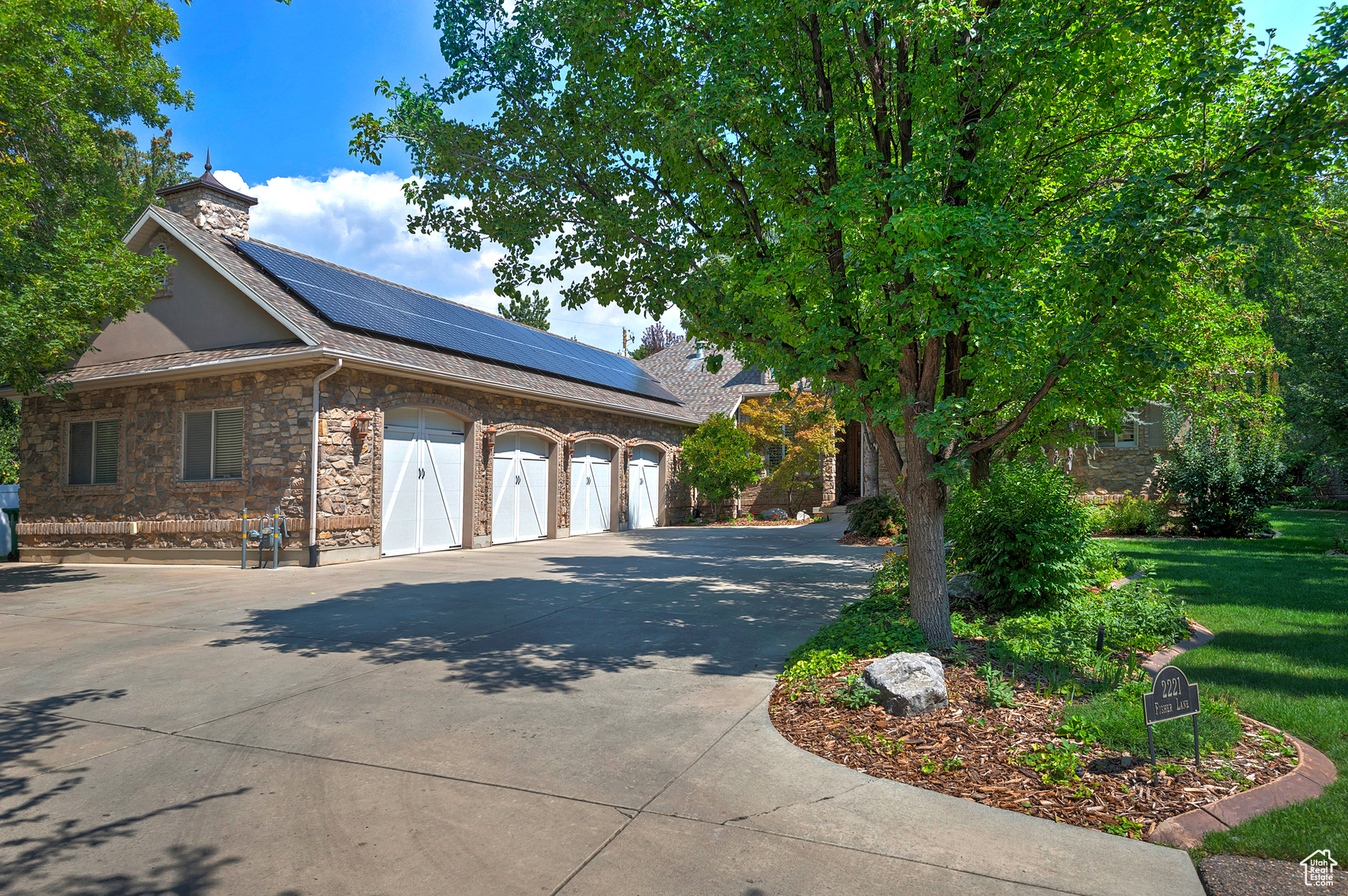 2221 E FISHER LN