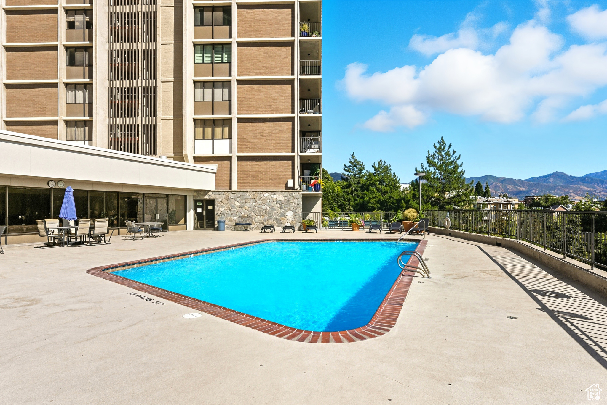 241 N VINE ST #802E