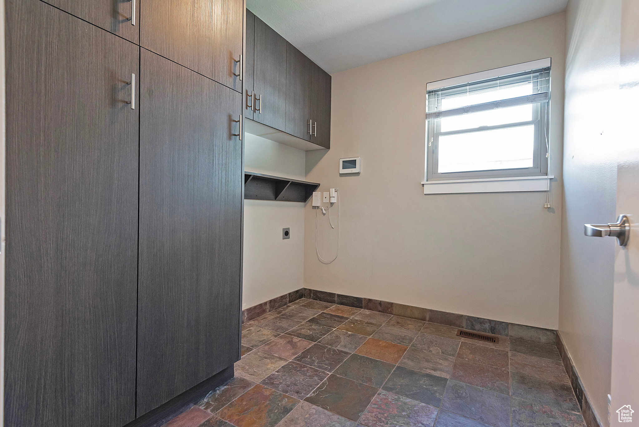 1689 E KIERSTIN PL