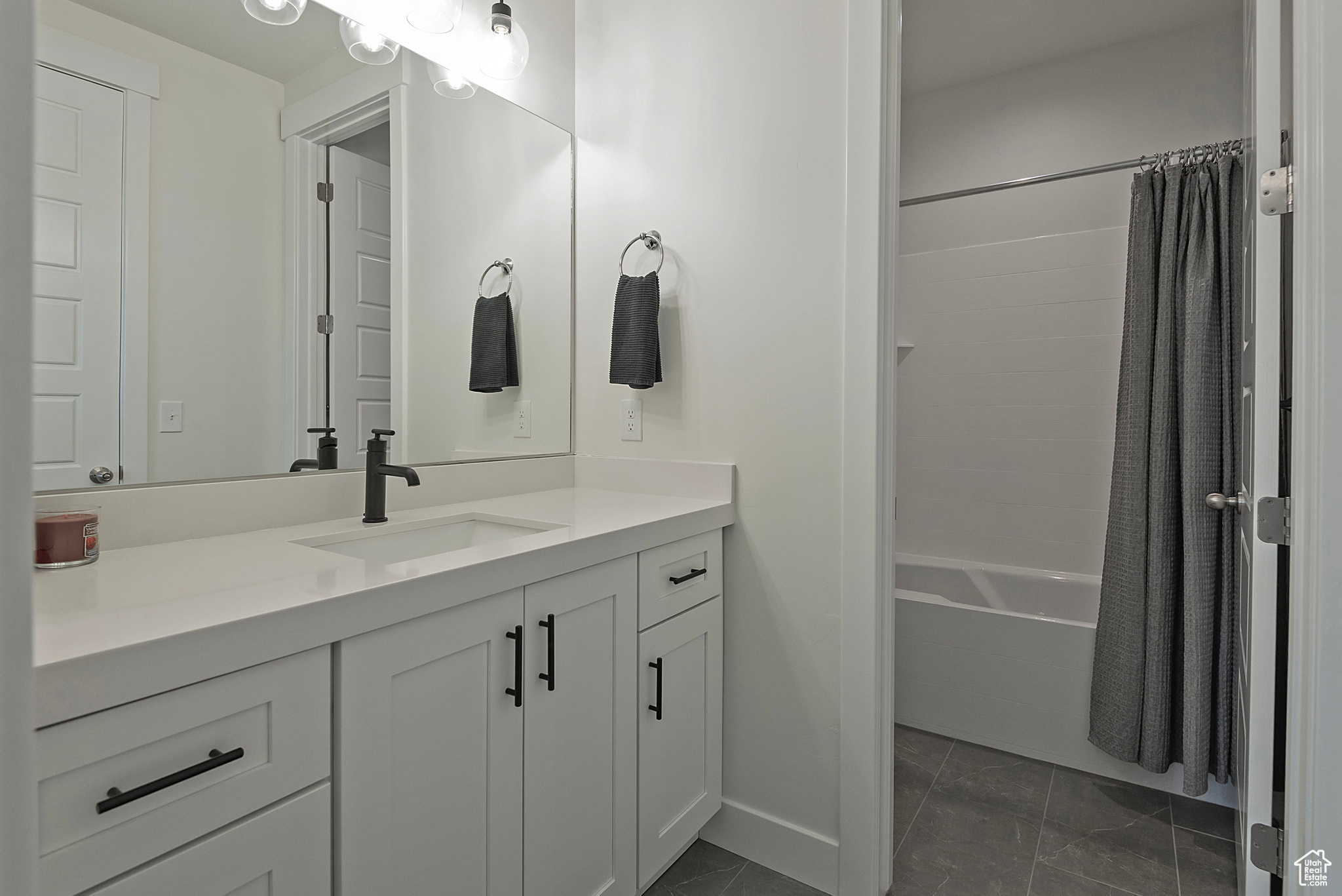 1056 W TURNBERRY CV #5