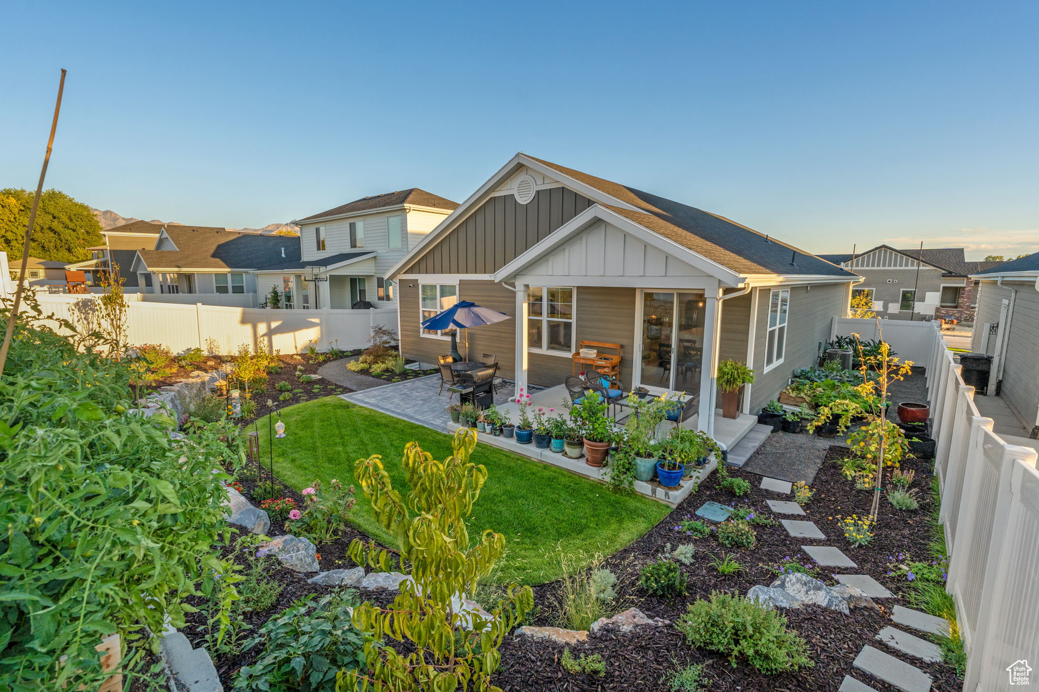1056 W TURNBERRY CV #5
