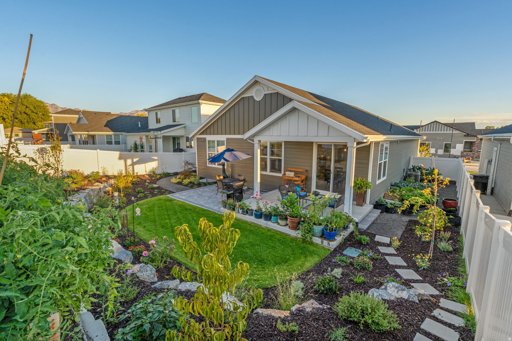 1056 W TURNBERRY CV #5