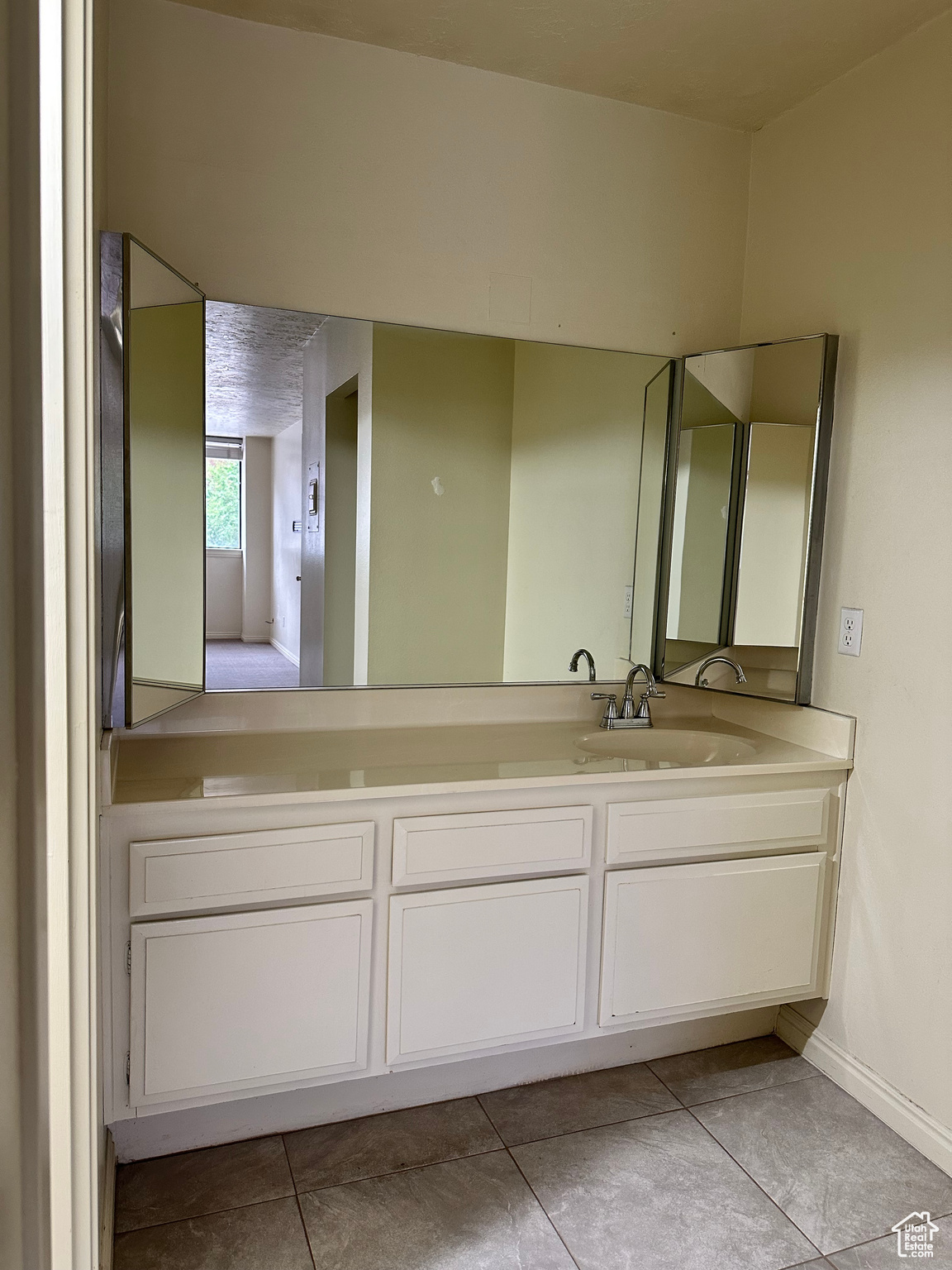 241 N VINE ST #207E