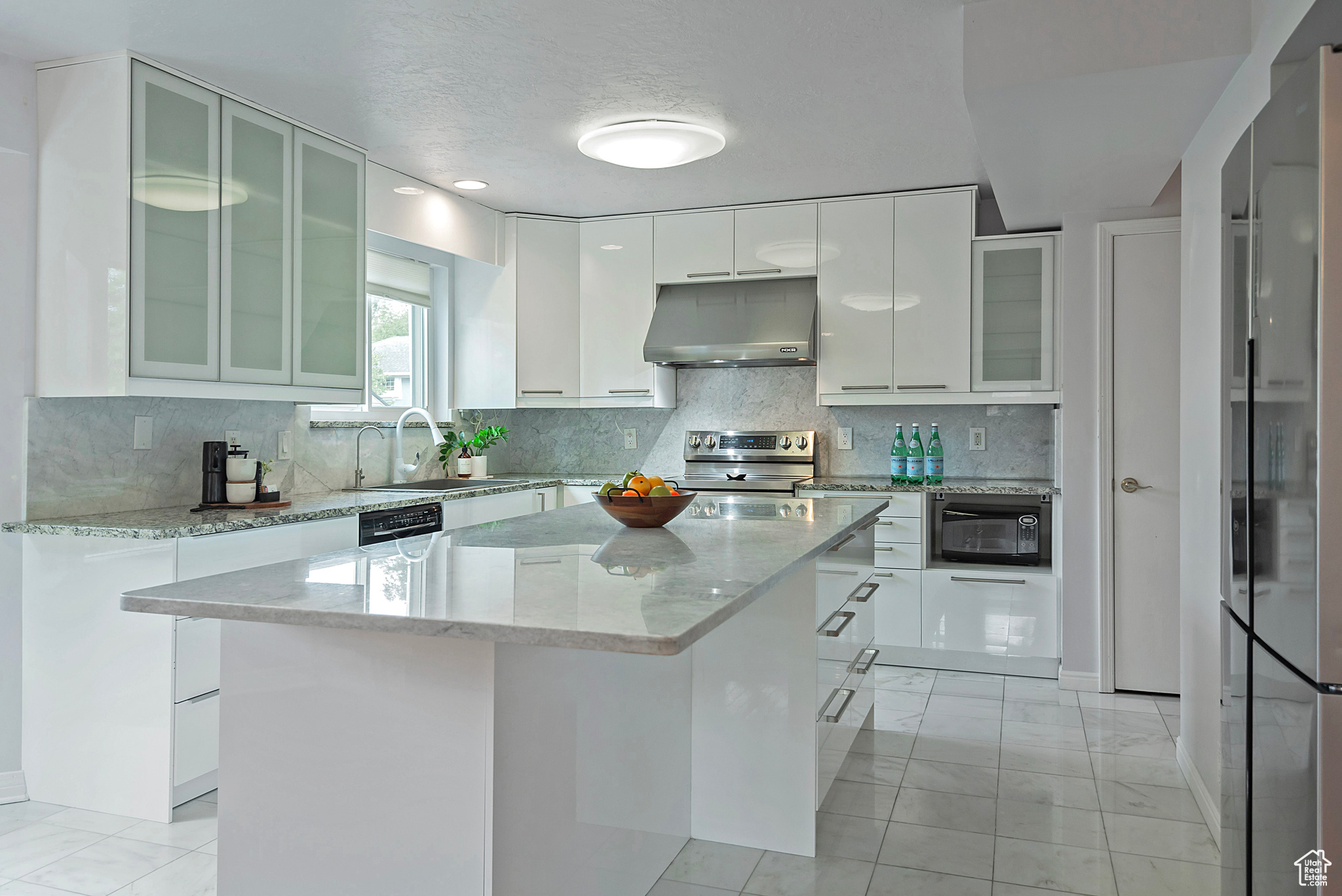 1990 E TERRA VISTA WAY