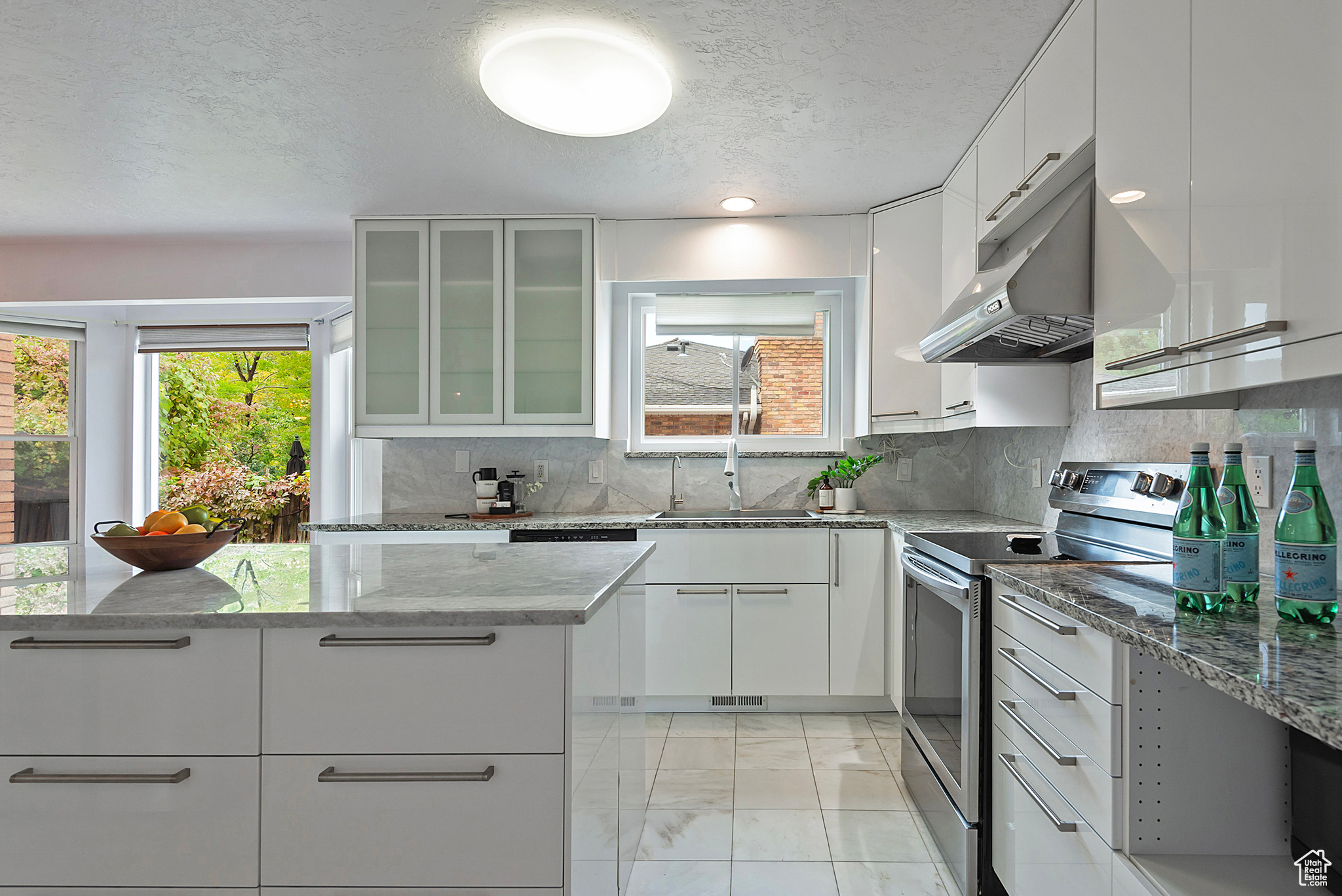 1990 E TERRA VISTA WAY