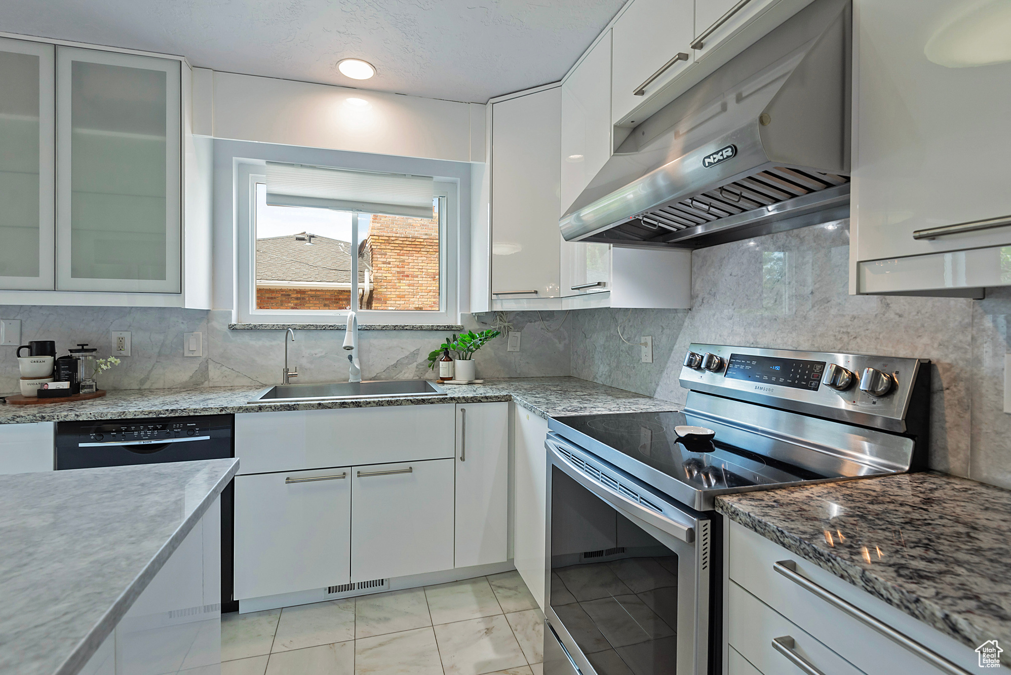 1990 E TERRA VISTA WAY