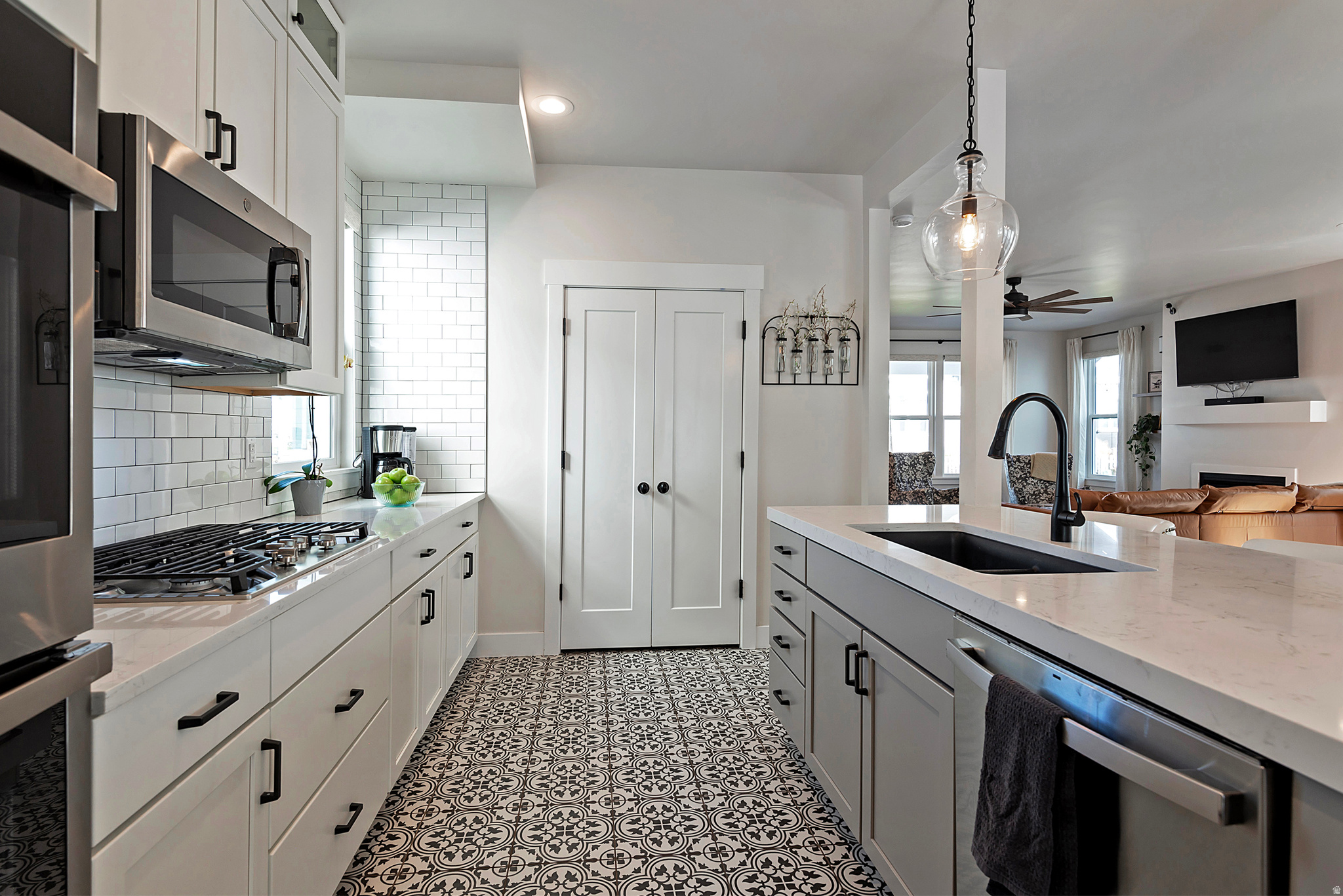 10843 S LAKE AVE #257