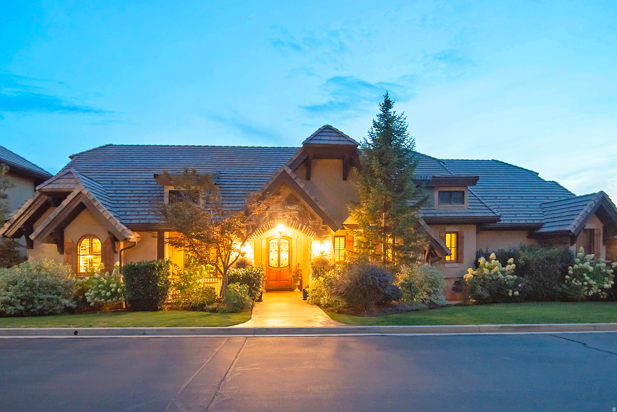 8778 S FALCON HEIGHTS LN