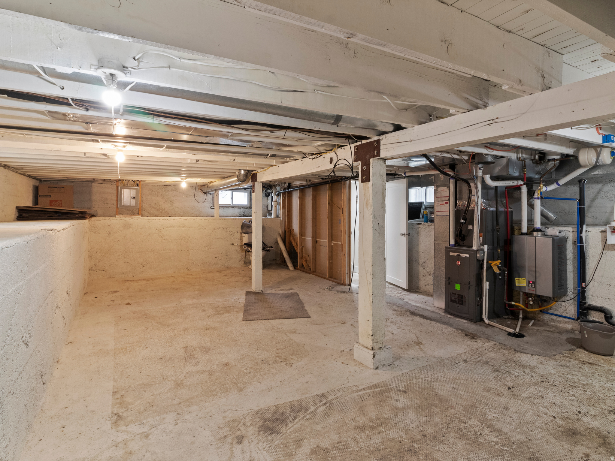 1648 E ROOSEVELT AVE