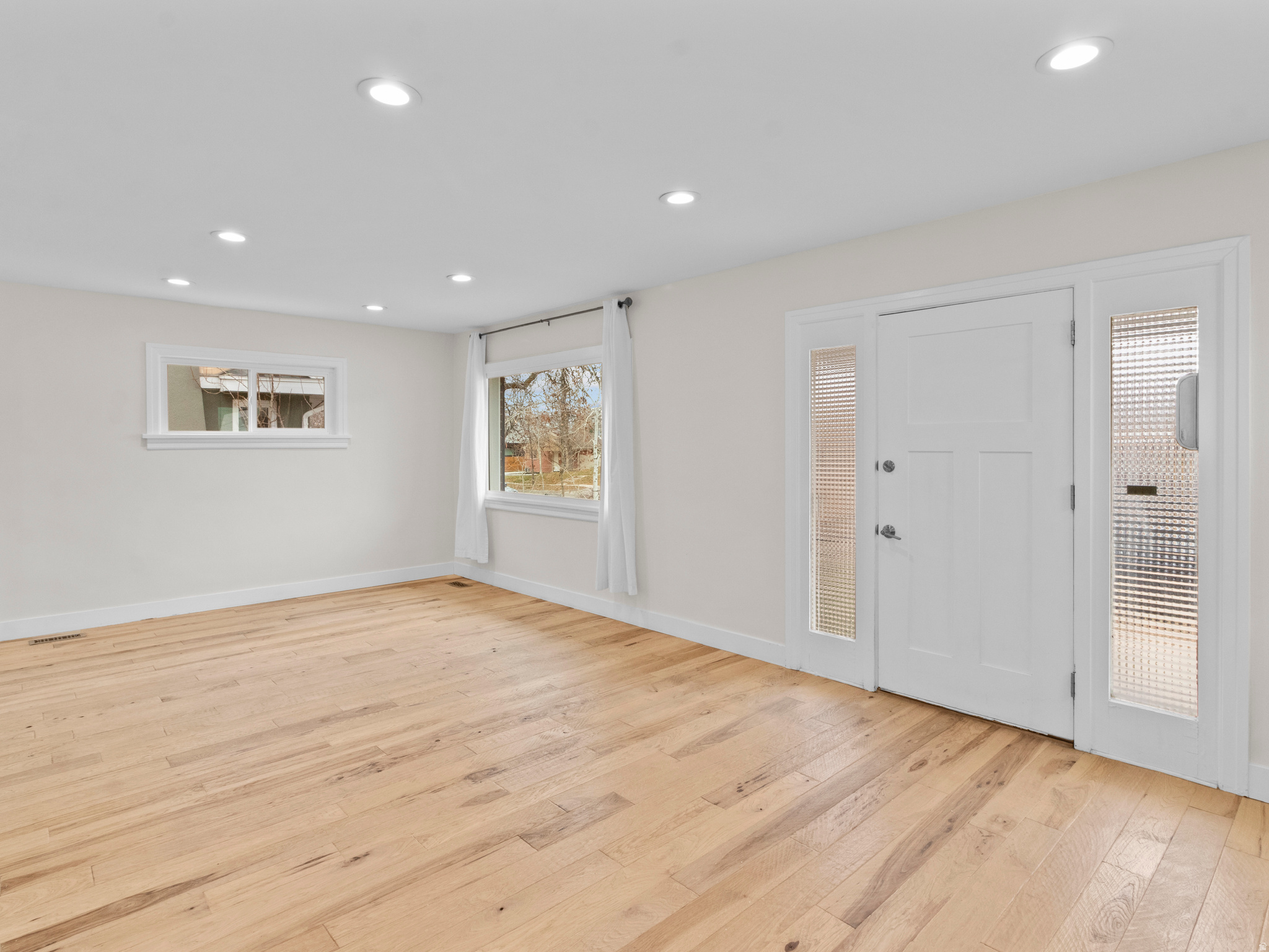 1648 E ROOSEVELT AVE