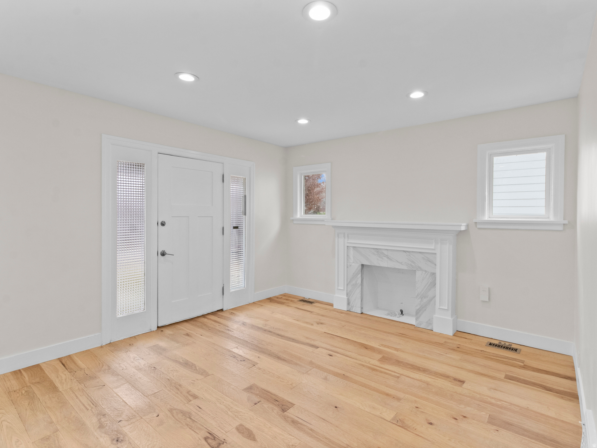 1648 E ROOSEVELT AVE