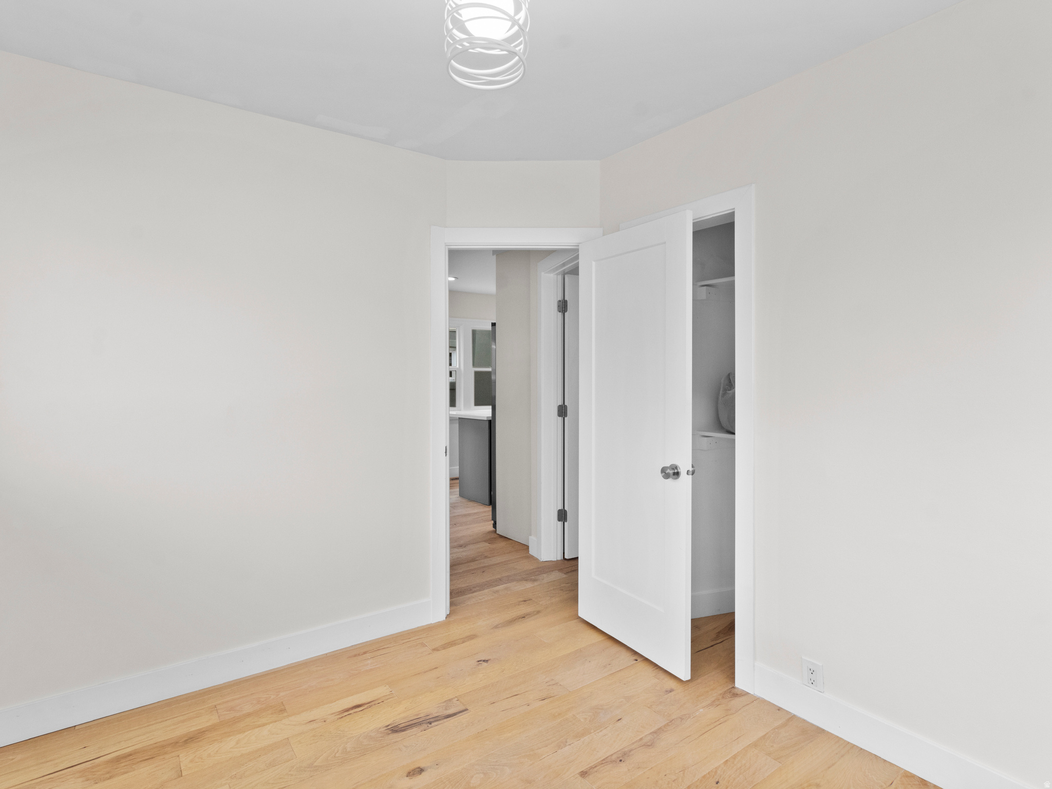 1648 E ROOSEVELT AVE