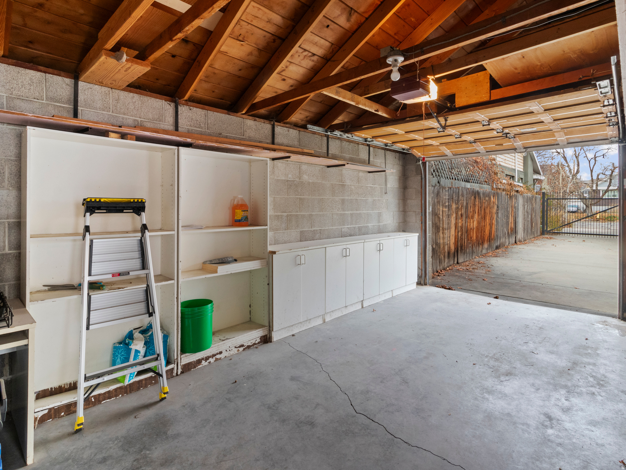 1648 E ROOSEVELT AVE