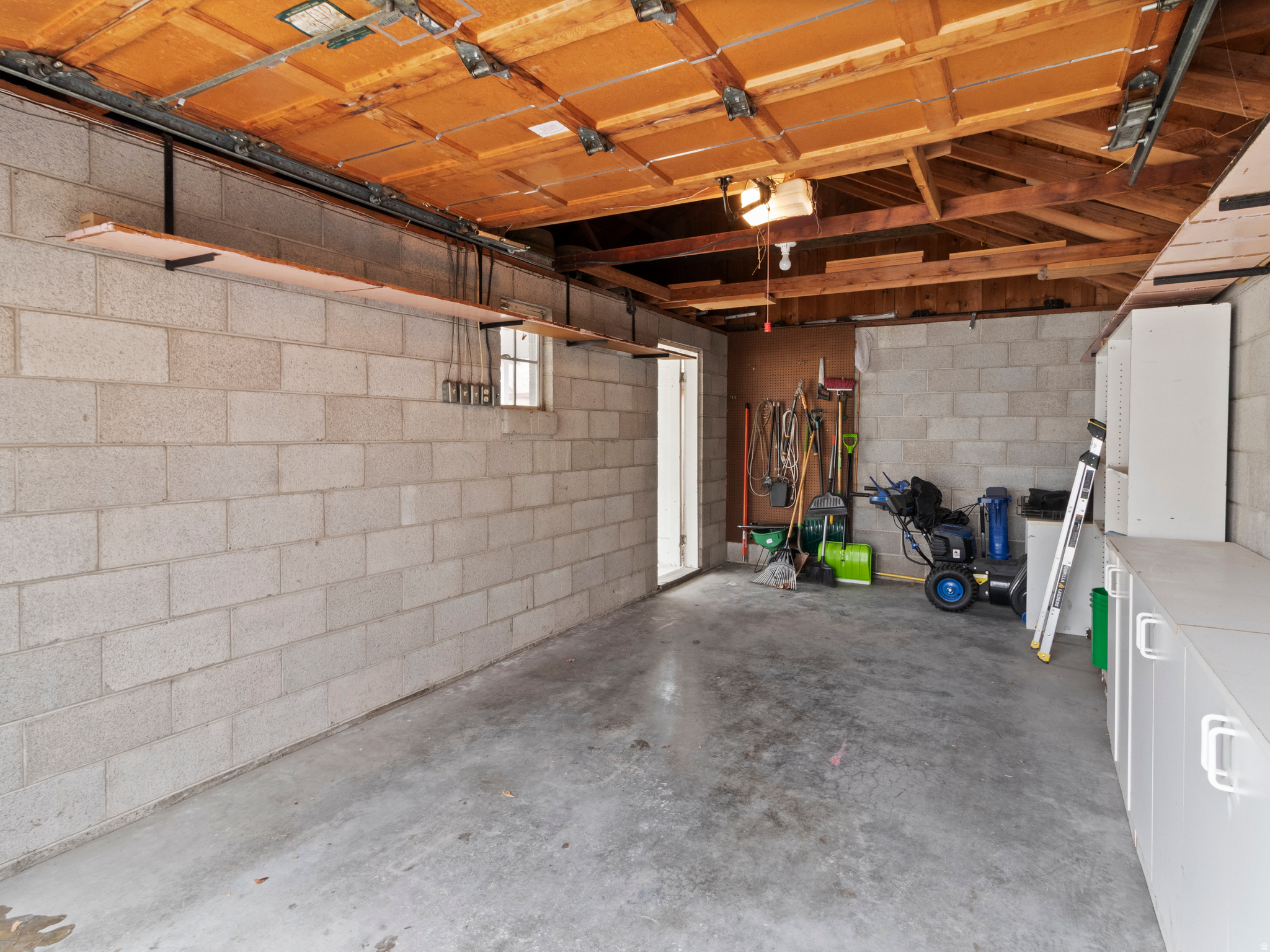 1648 E ROOSEVELT AVE