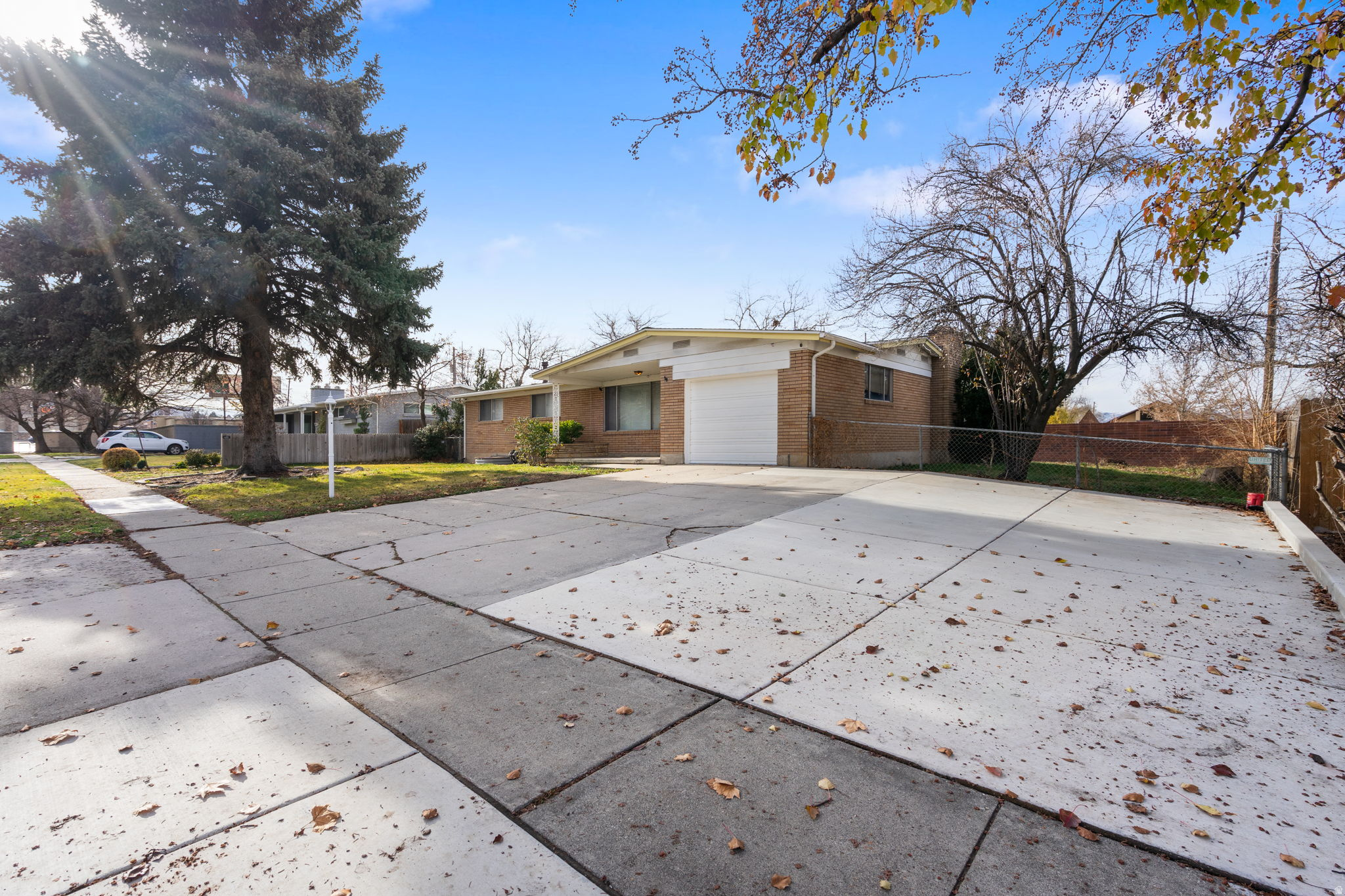 6884 S BELLA VISTA DR