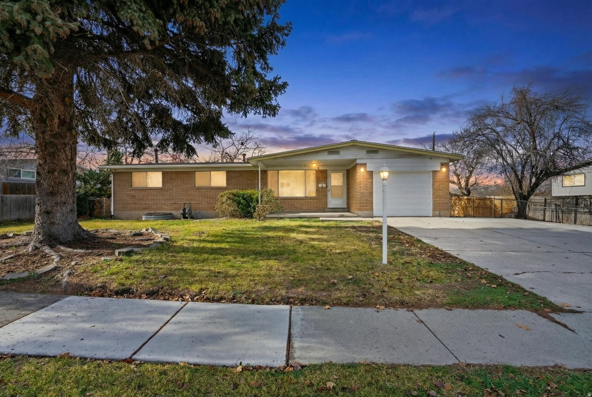 6884 S BELLA VISTA DR