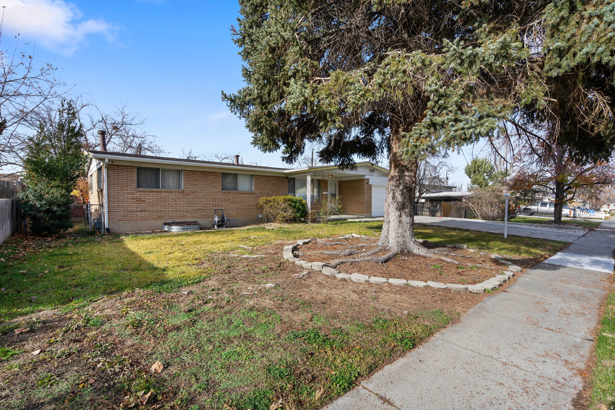 6884 S BELLA VISTA DR