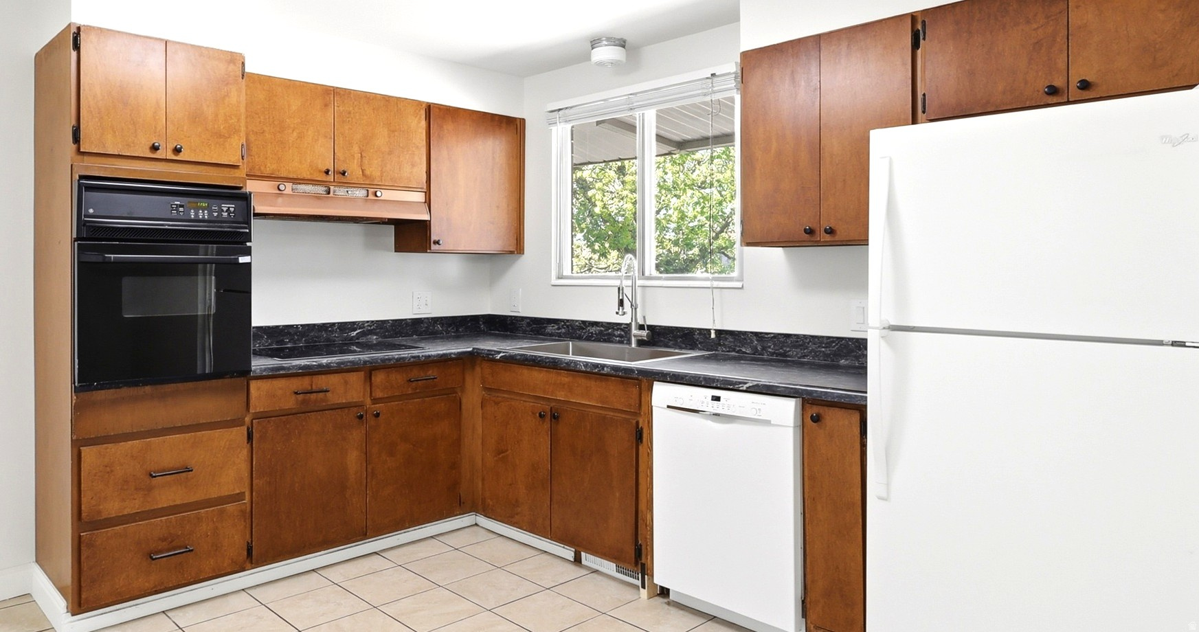 6884 S BELLA VISTA DR
